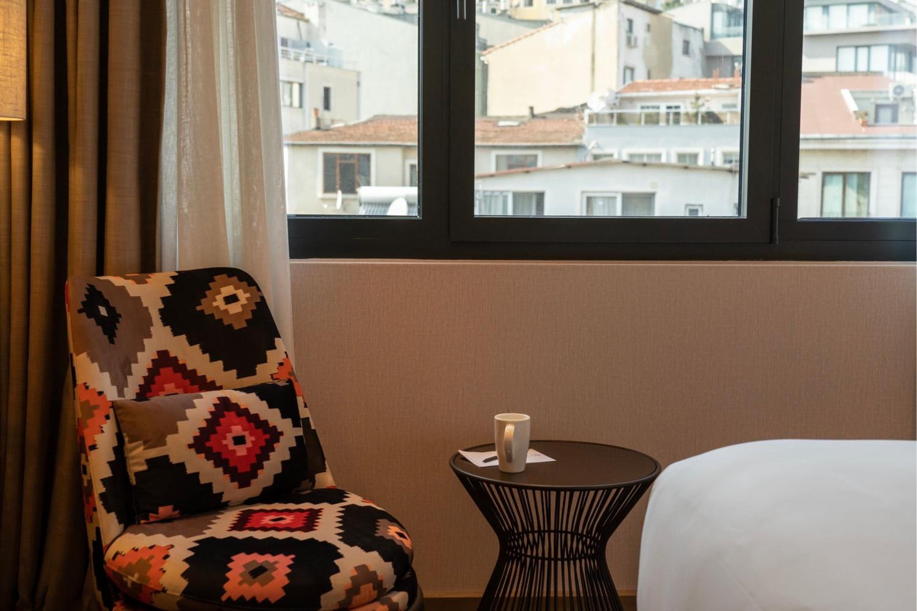 Deluxe Twin Room with Street View