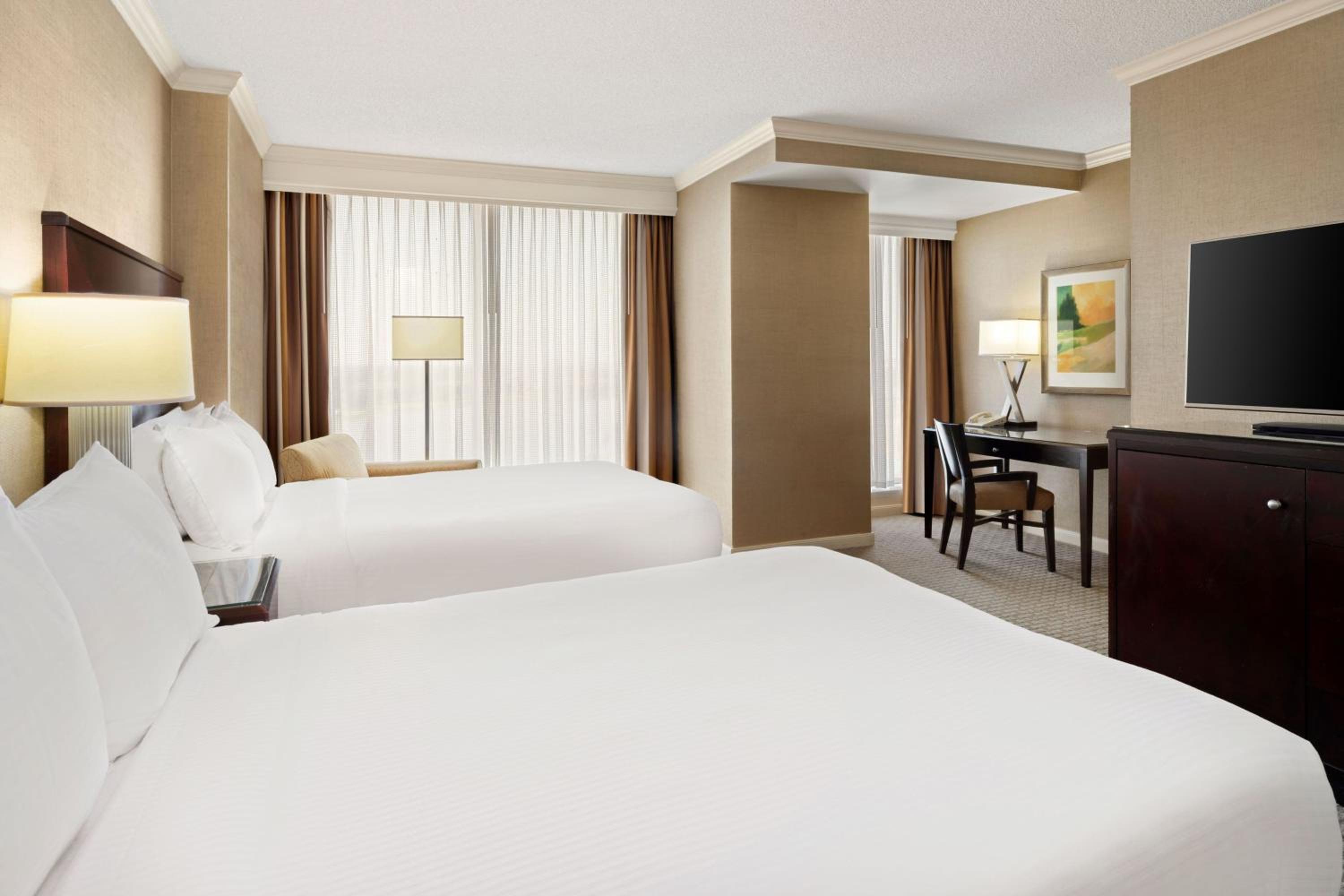 Queen Room with Two Queen Beds photo 2