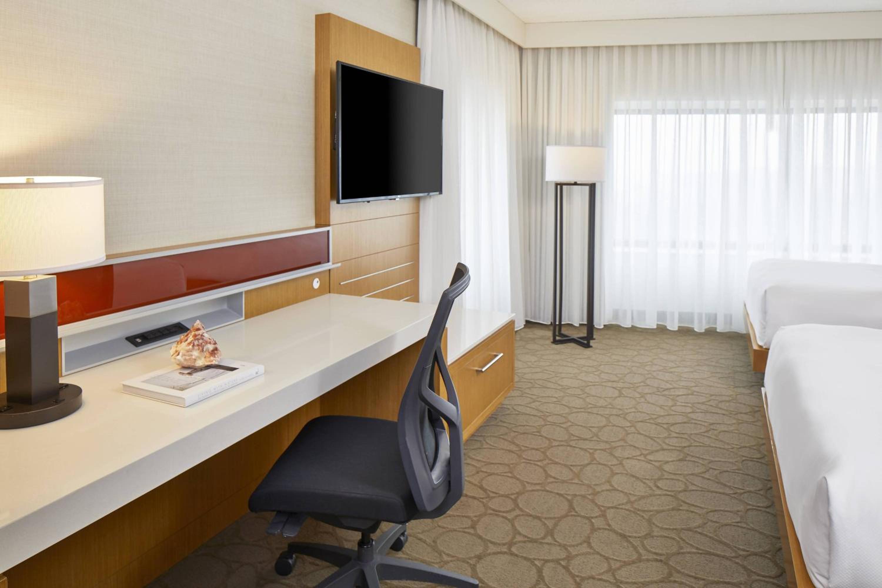 1 Bedroom Suite, 2 Queen, Sofa bed - Photo 3