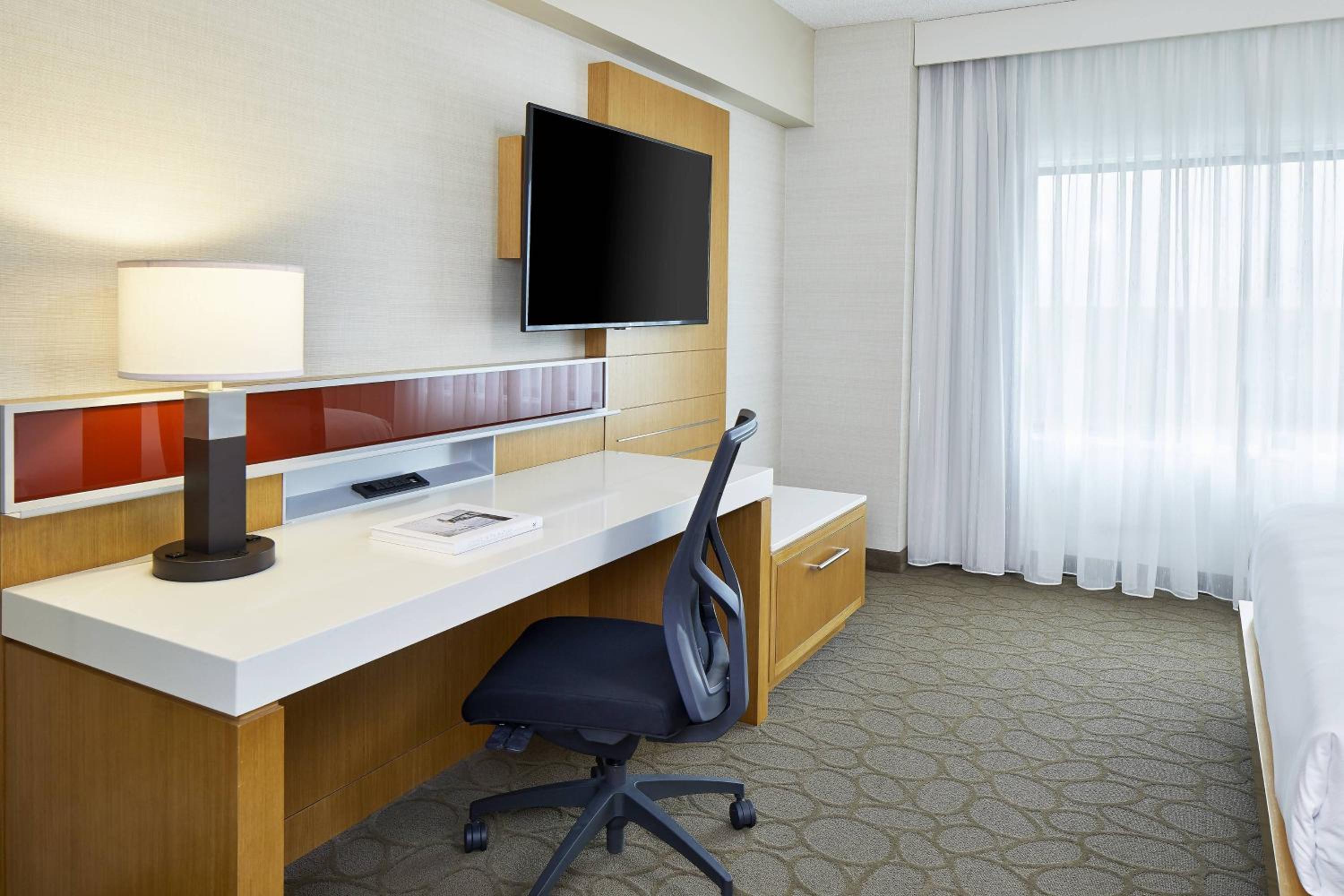 One-Bedroom King Suite with Sofa-Bed - Photo 2