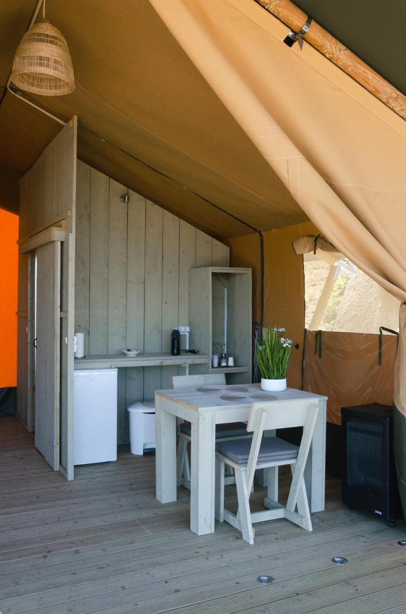 Tent - Photo 2