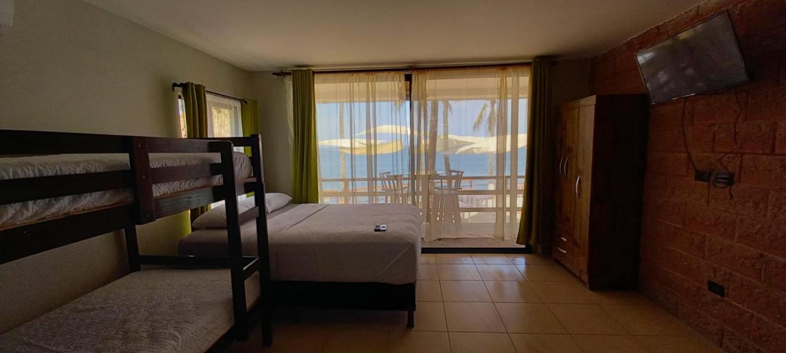 Family Room with Sea View photo 1