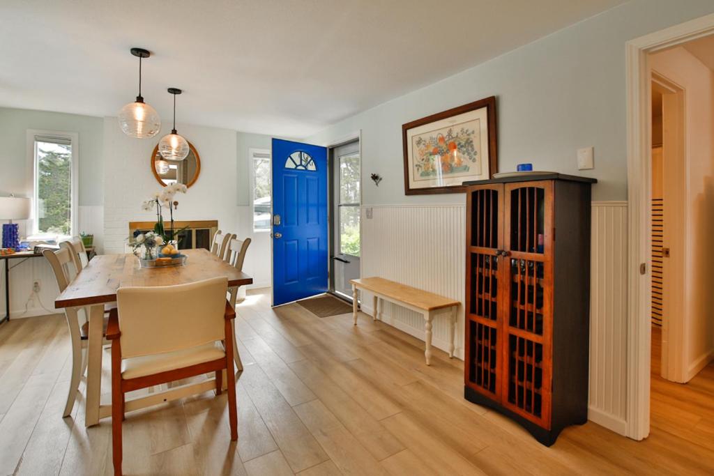 Three-Bedroom House photo 2