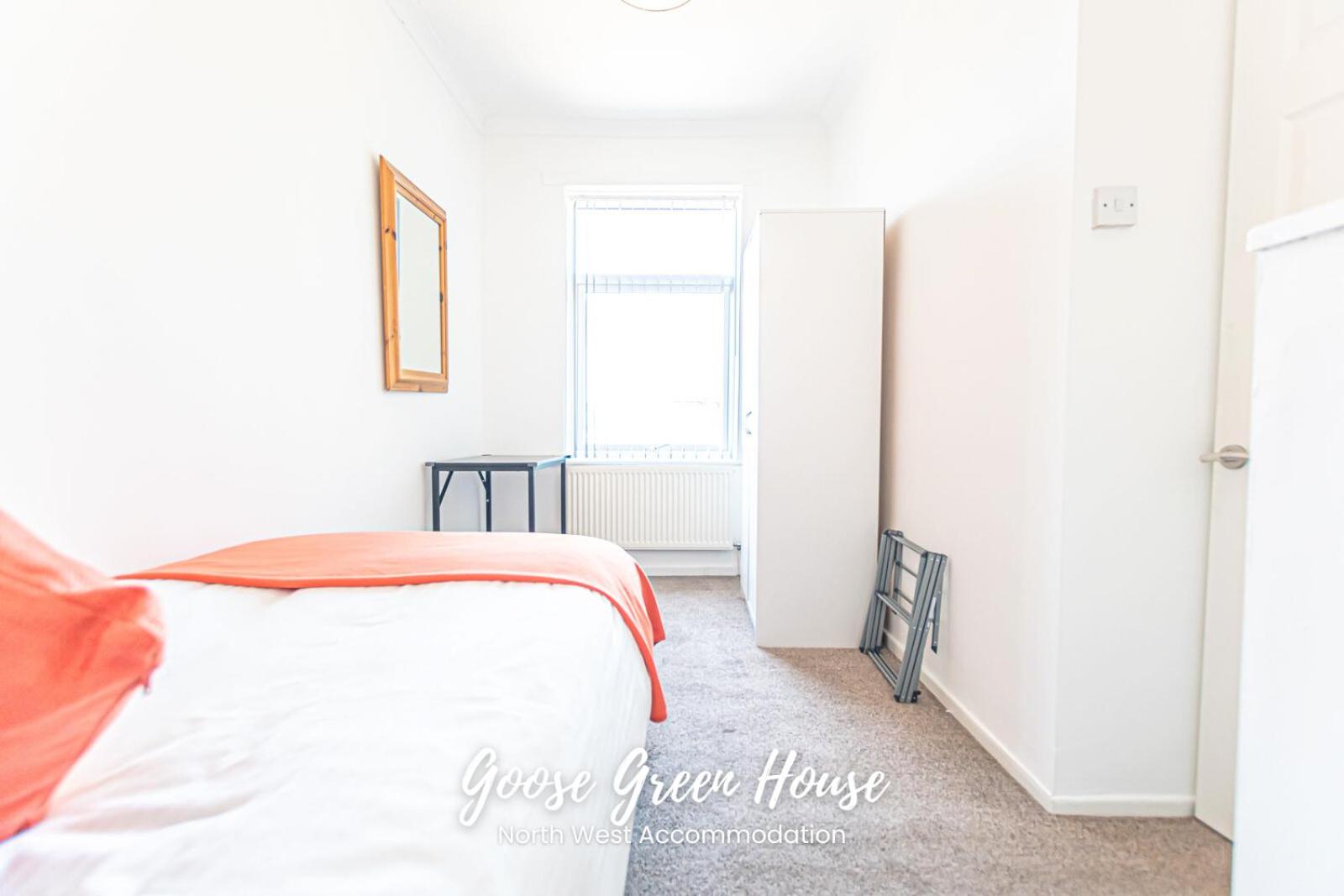 Three-Bedroom House photo 2