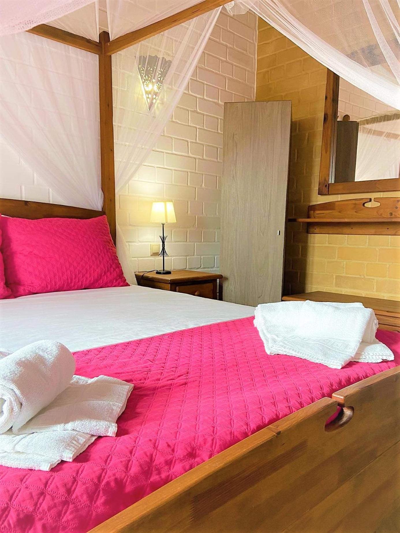 Two-Bedroom House - Photo 10