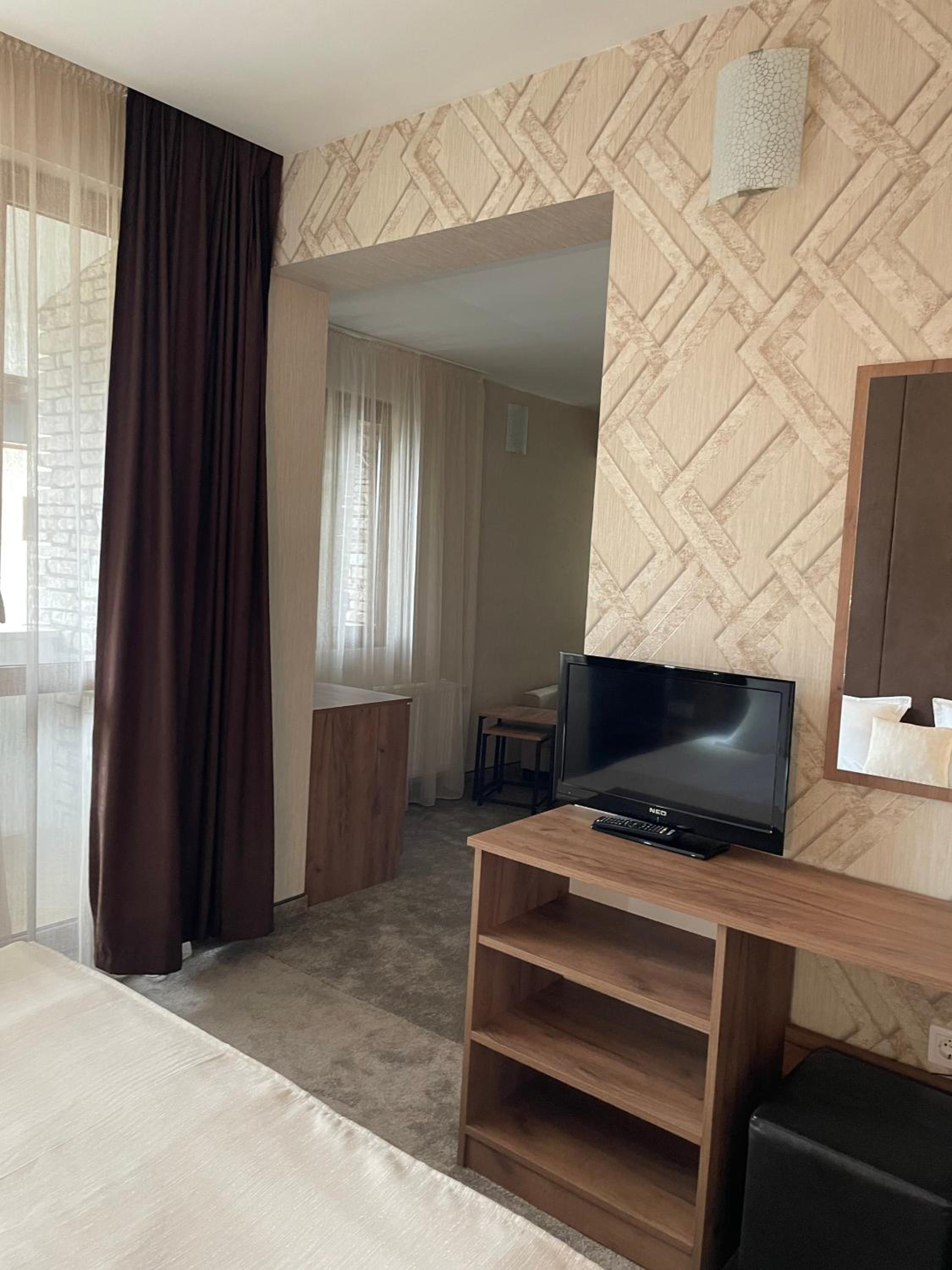 Deluxe Family Room - Photo 3