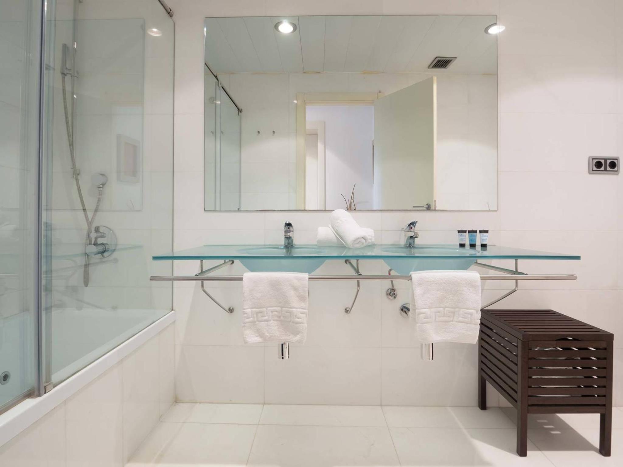 Two-Bedroom Apartment with Balcony - Ronda Sant Pere photo 3