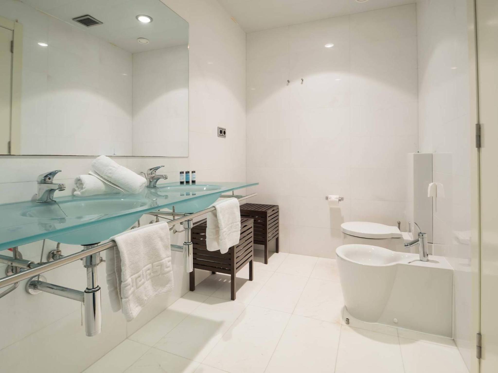 Two-Bedroom Apartment with Balcony - Ronda Sant Pere photo 2