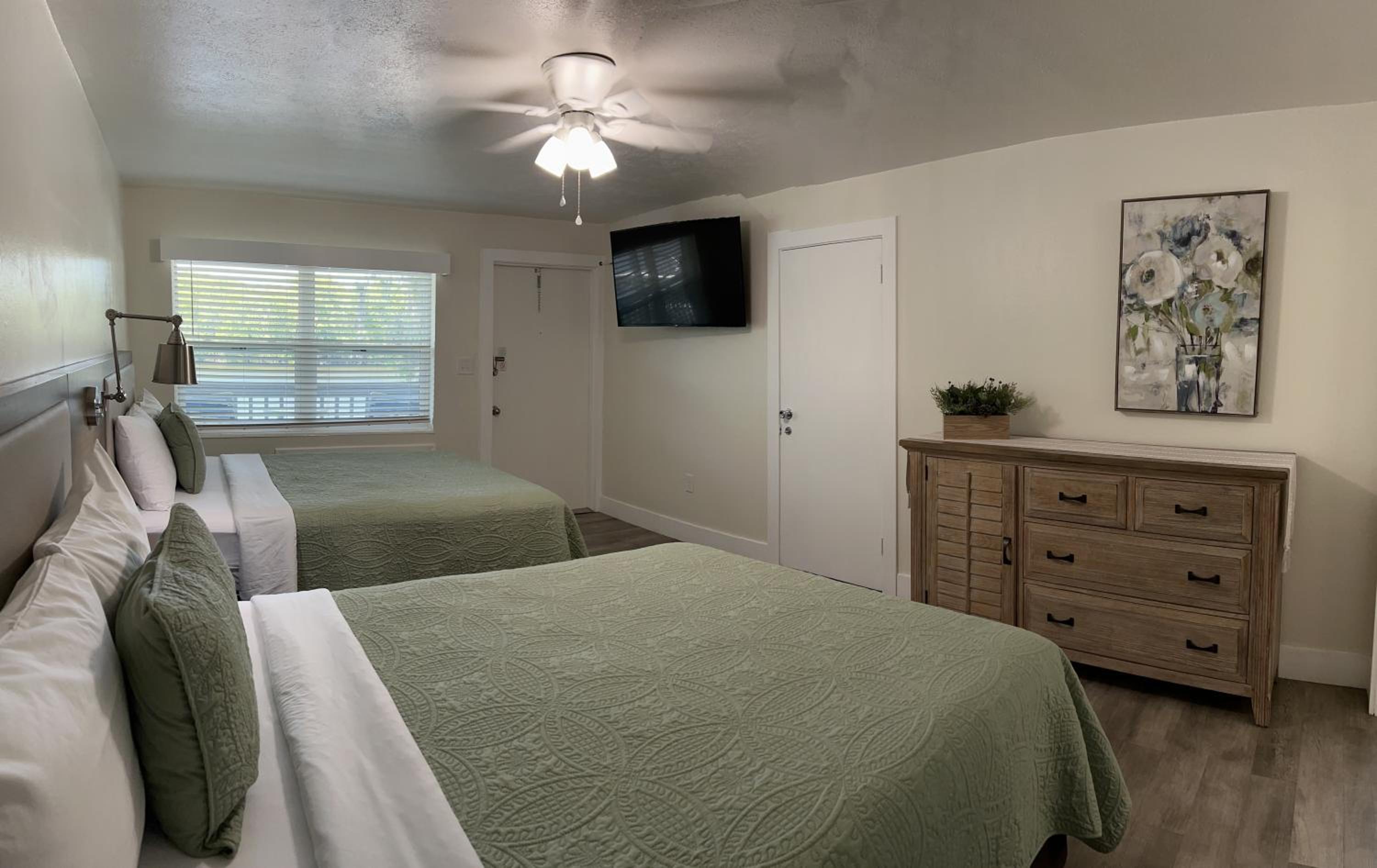 Deluxe Queen Room