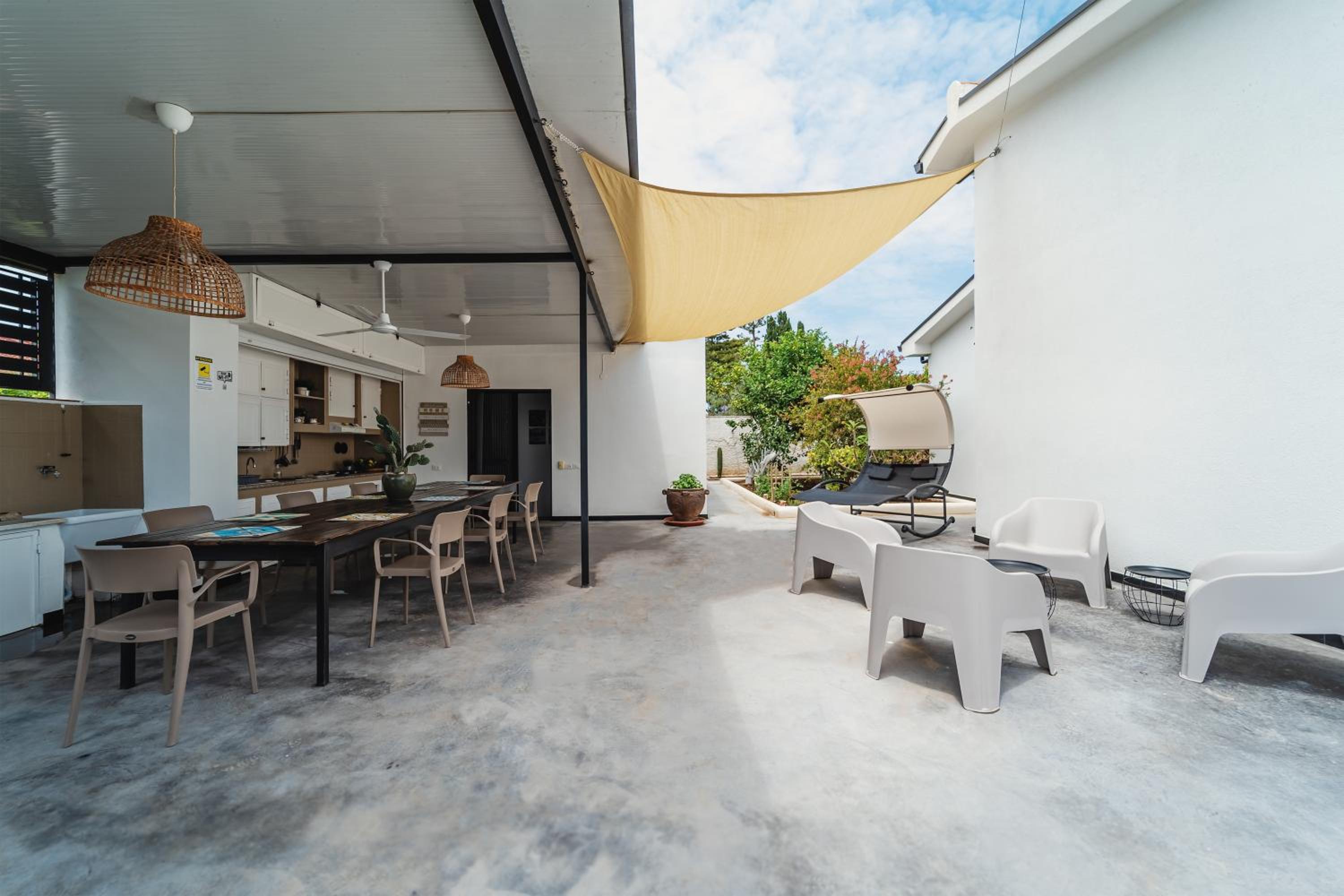 One-Bedroom House - Photo 45