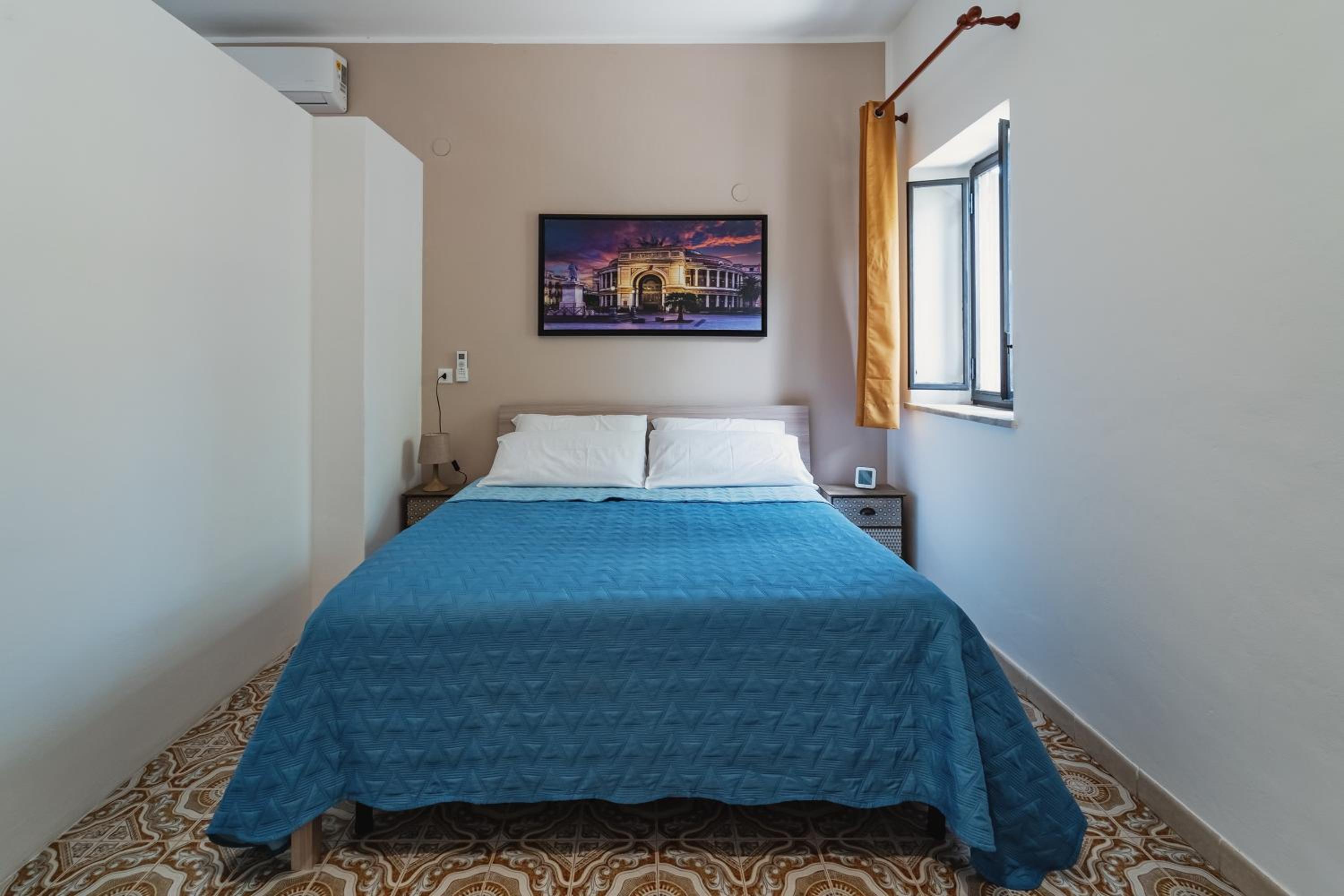 One-Bedroom House - Photo 32