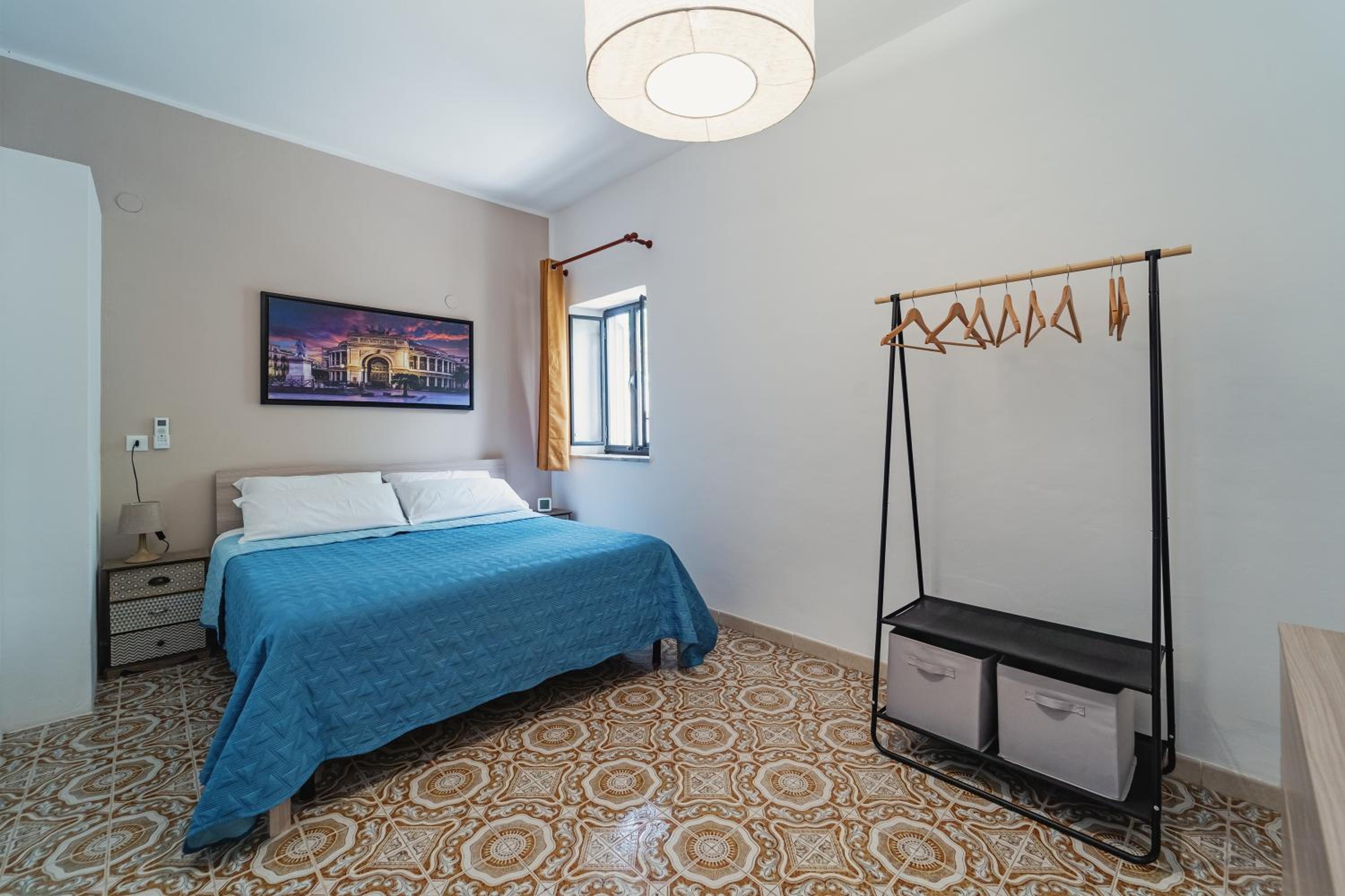 One-Bedroom House - Photo 33