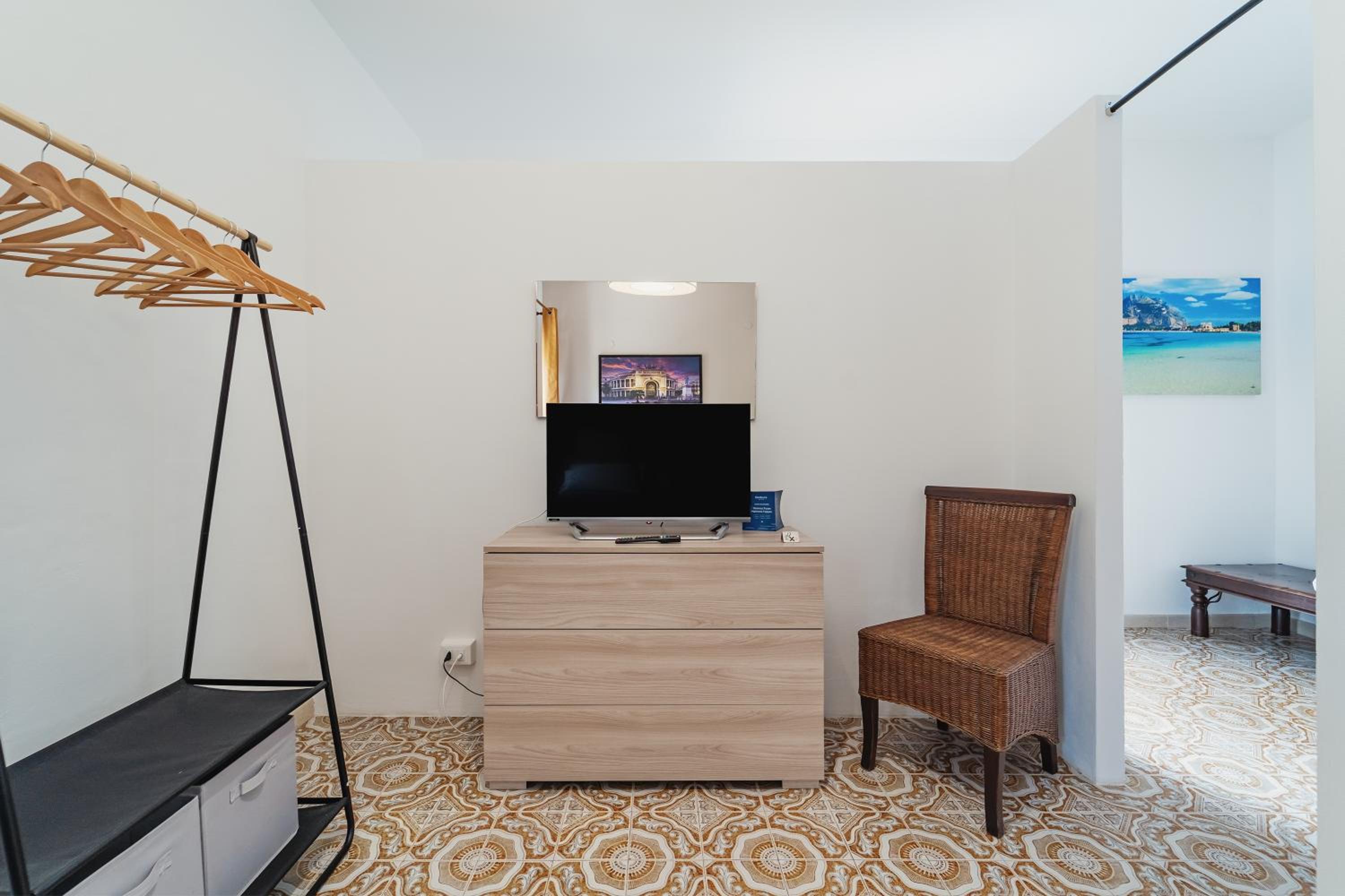 One-Bedroom House - Photo 23
