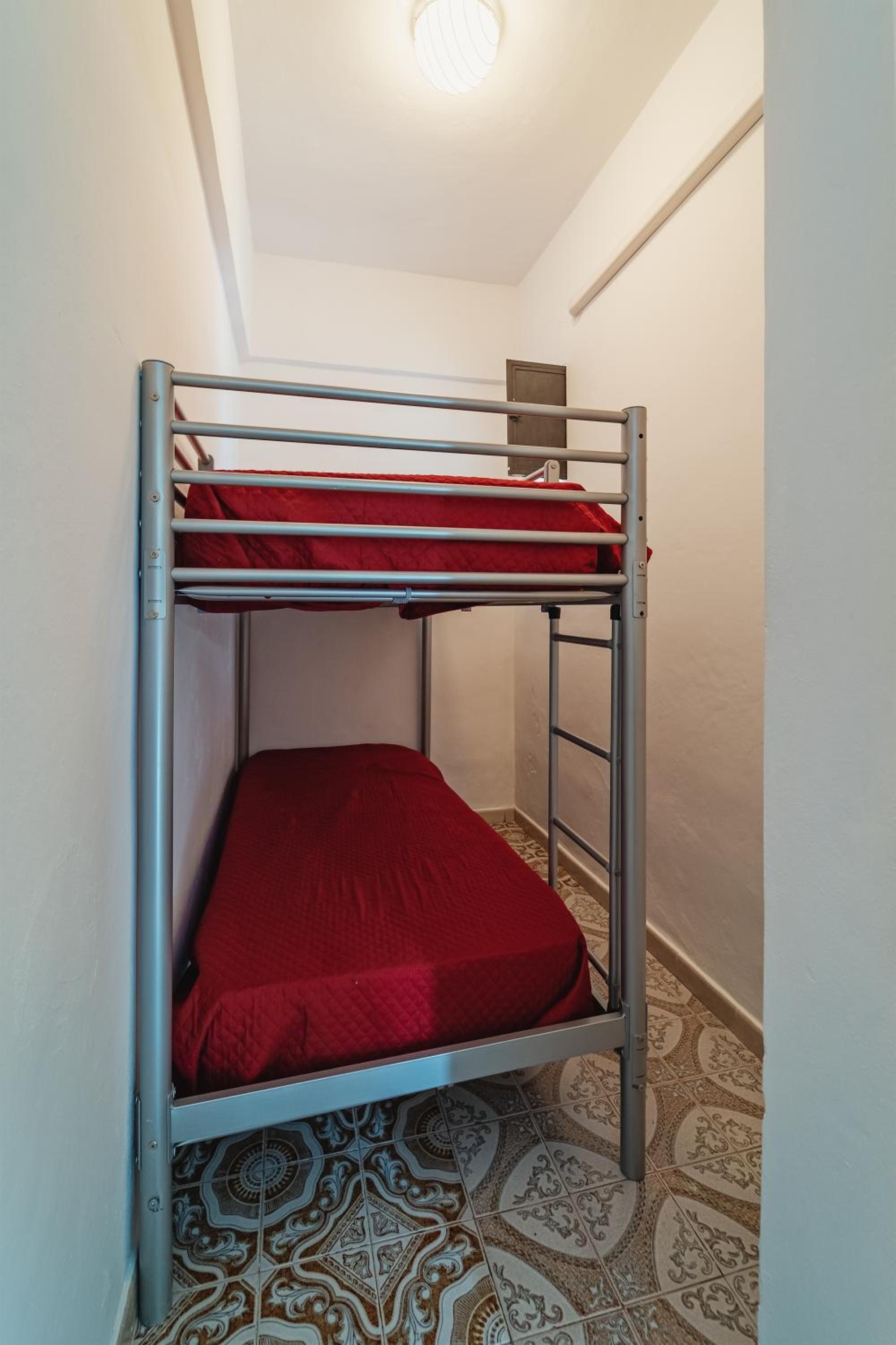 One-Bedroom House - Photo 28