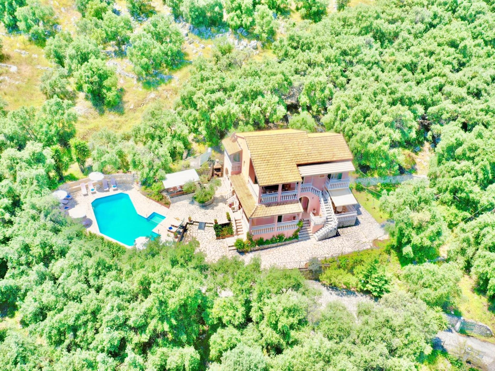 Eight-Bedroom Villa photo 3