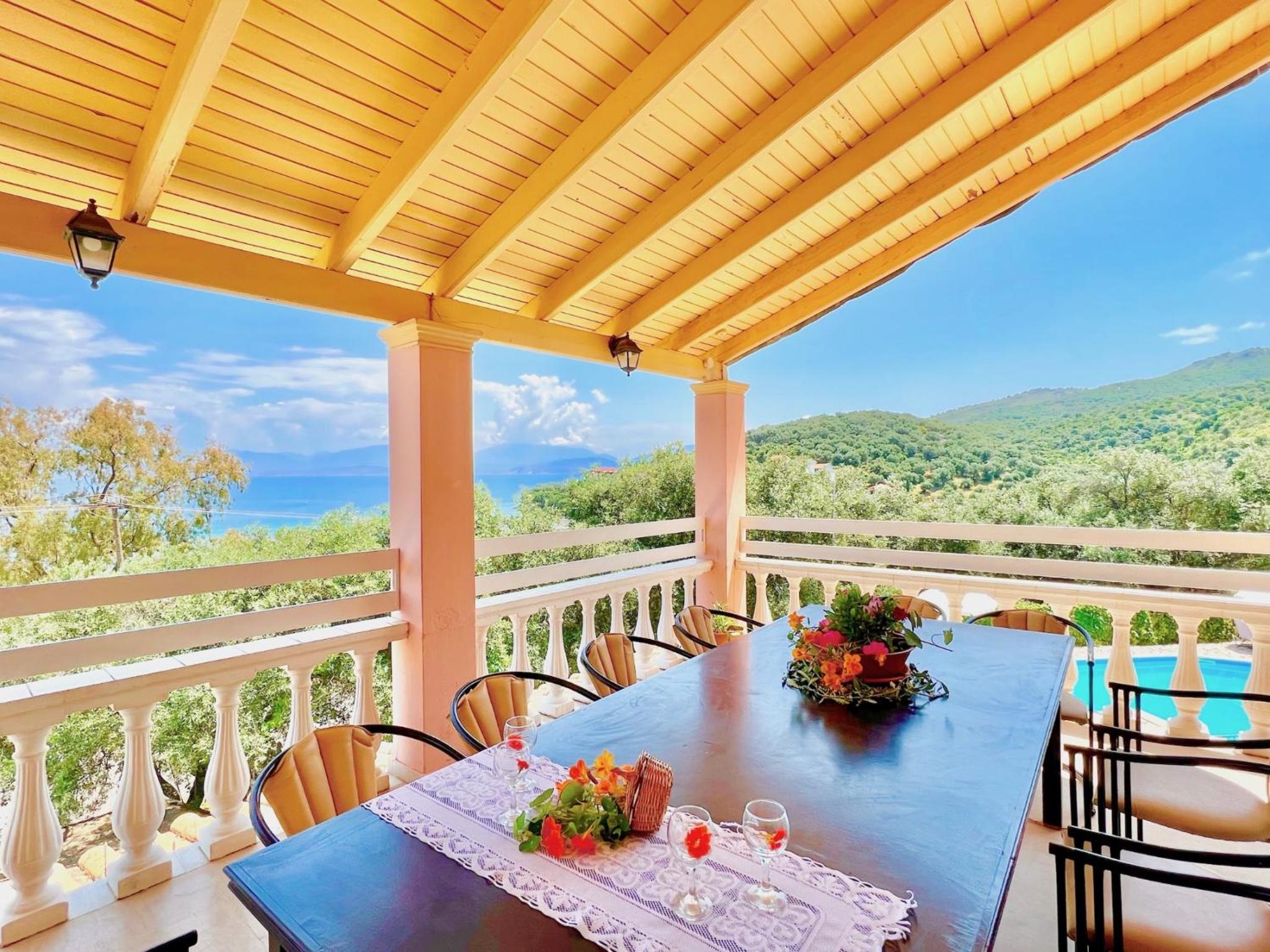 Eight-Bedroom Villa photo 2