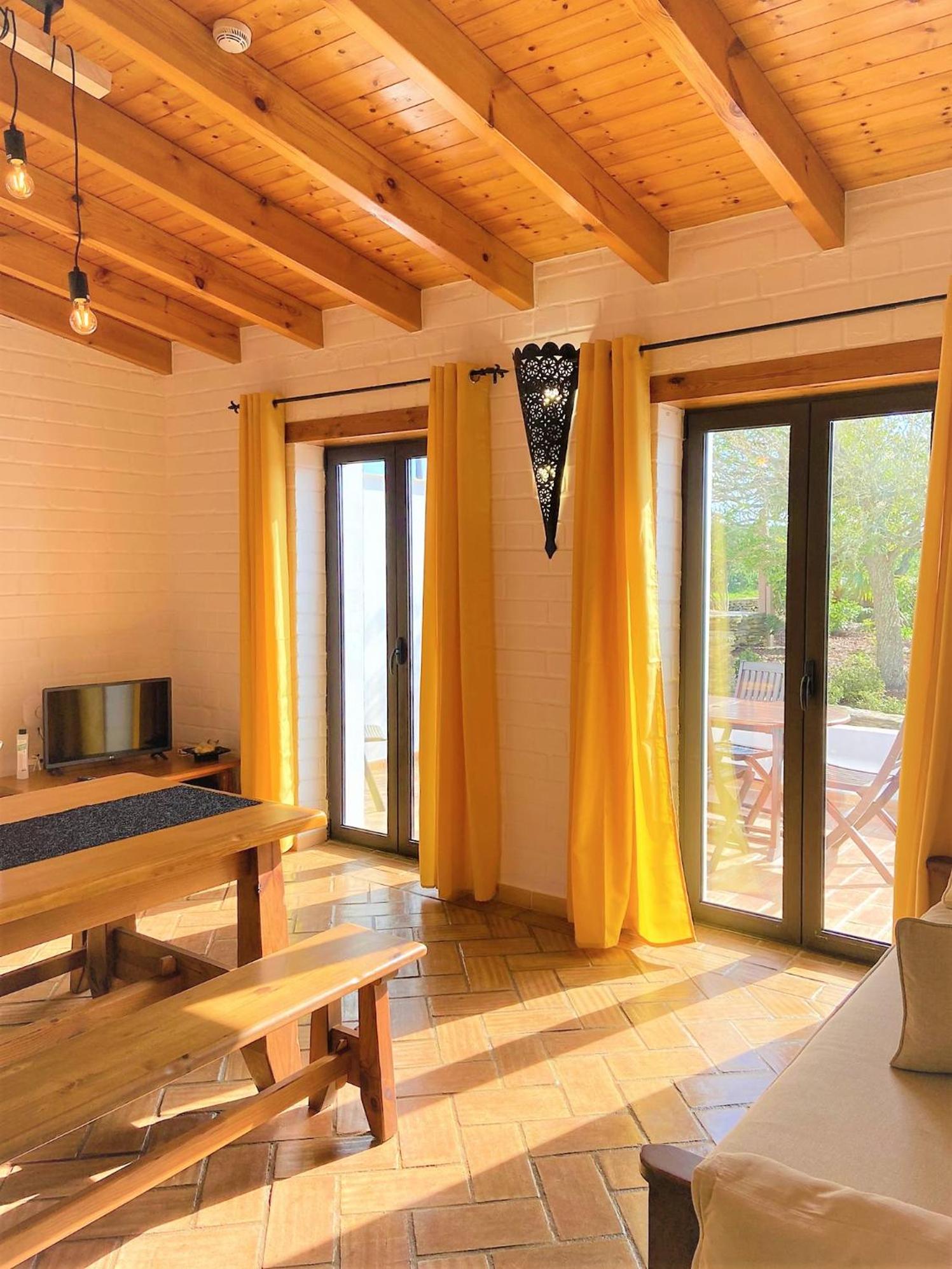 One-Bedroom House - Photo 8