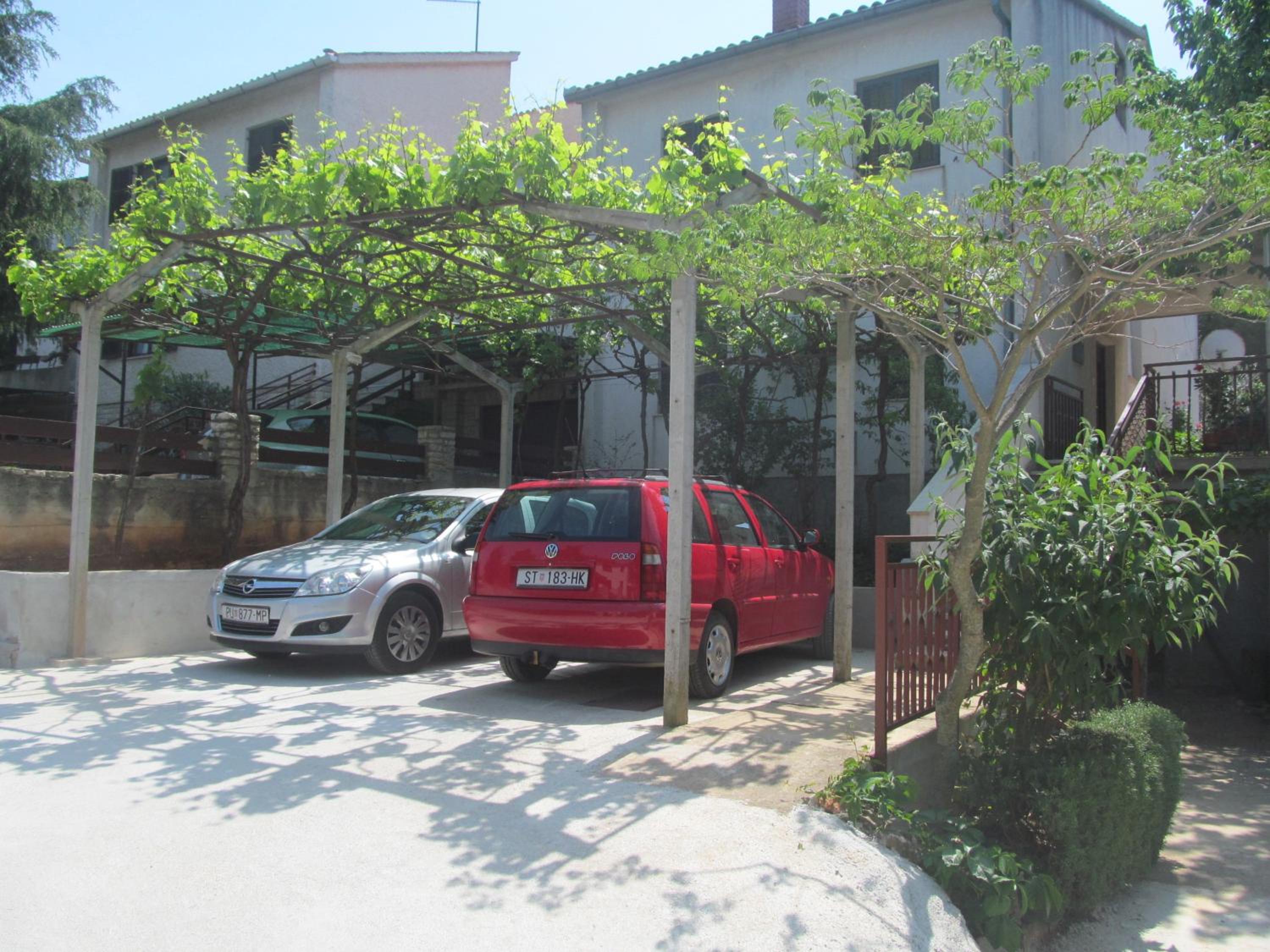 One-Bedroom Apartment with Terrace - Photo 11