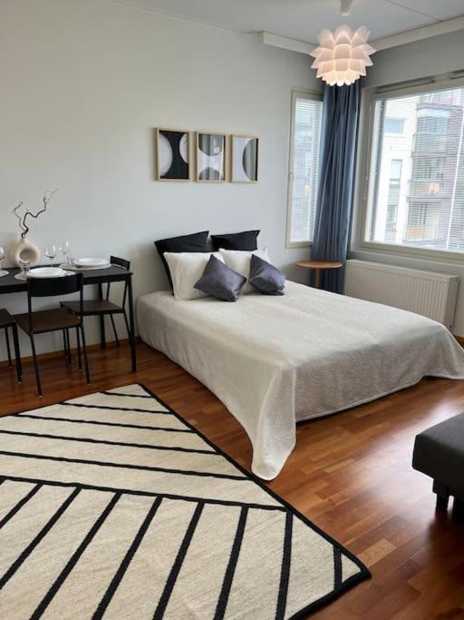 One-Bedroom Apartment photo 1