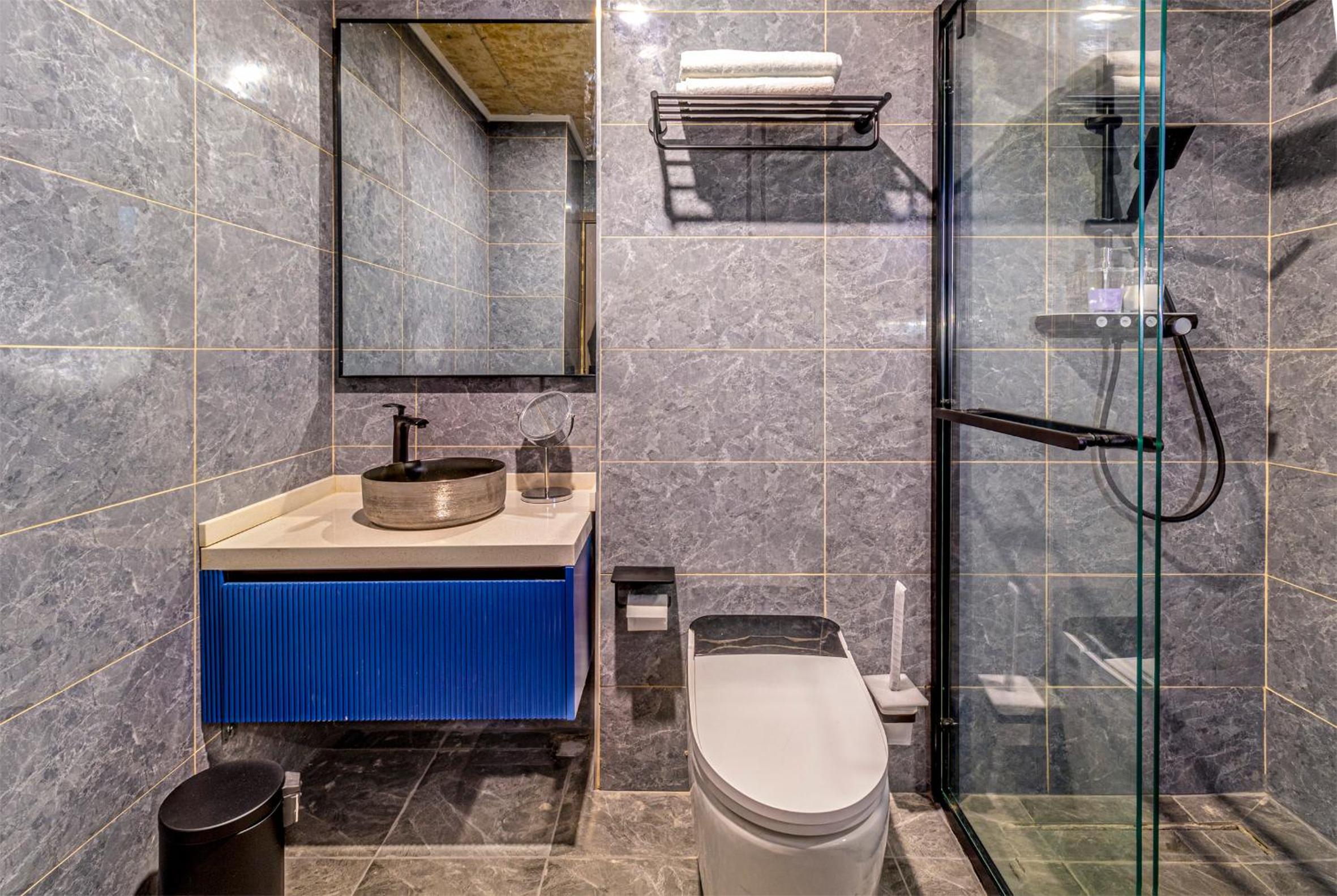 Deluxe Suite - Photo 7