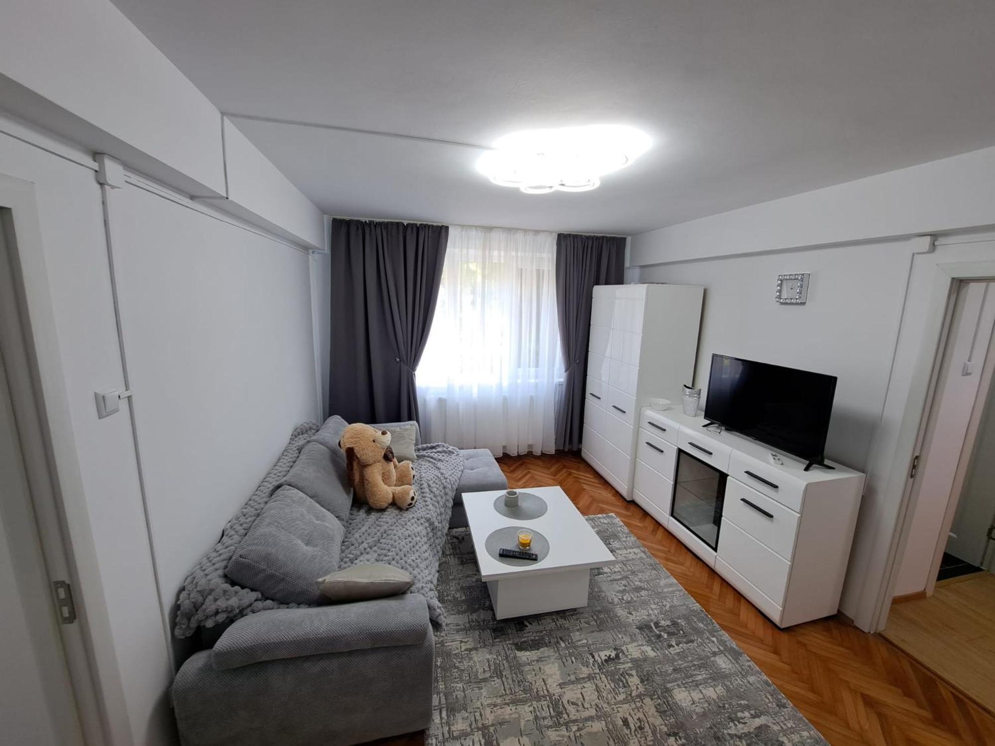 One-Bedroom Apartment photo 1