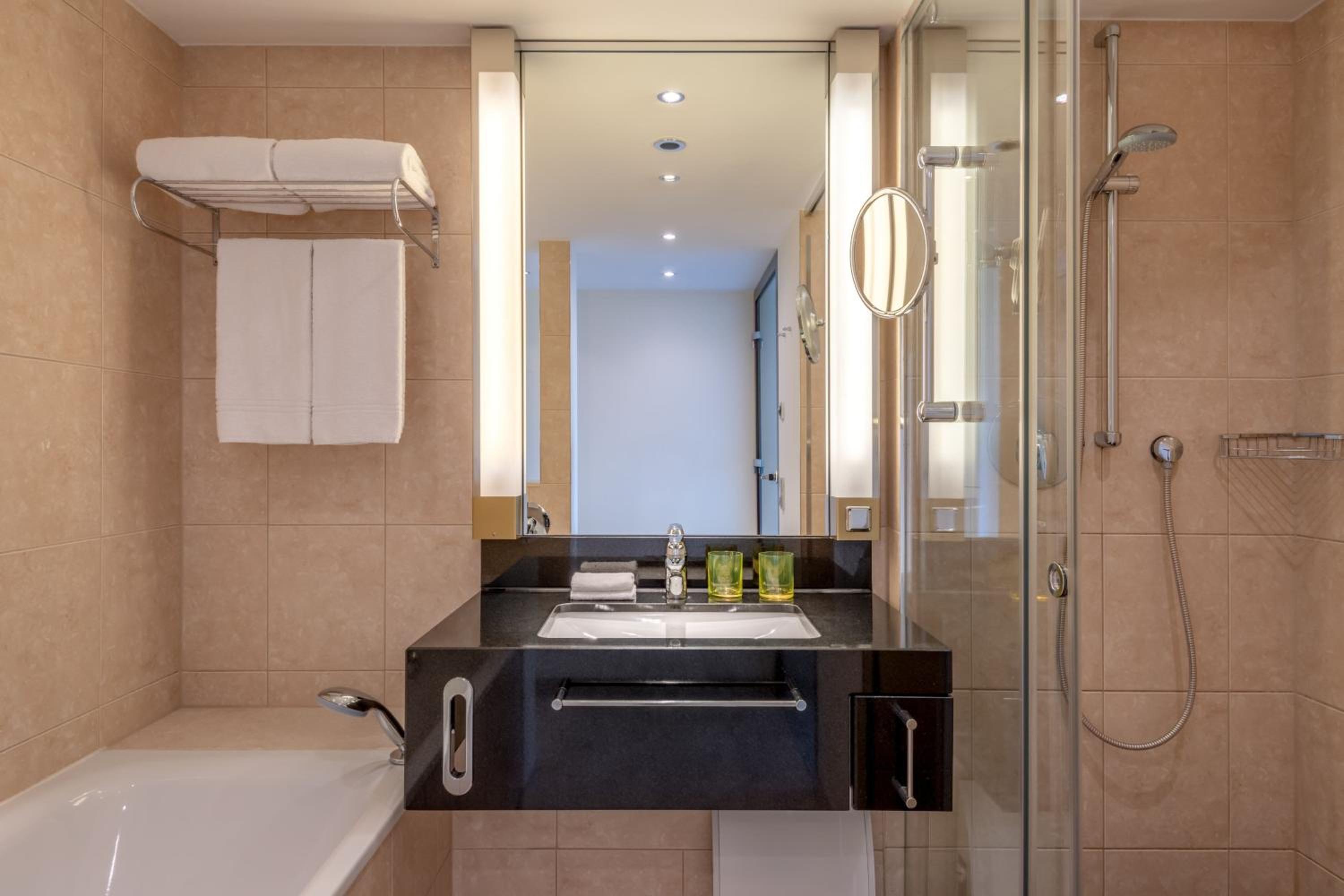 Premium Room with Queen Size Bed