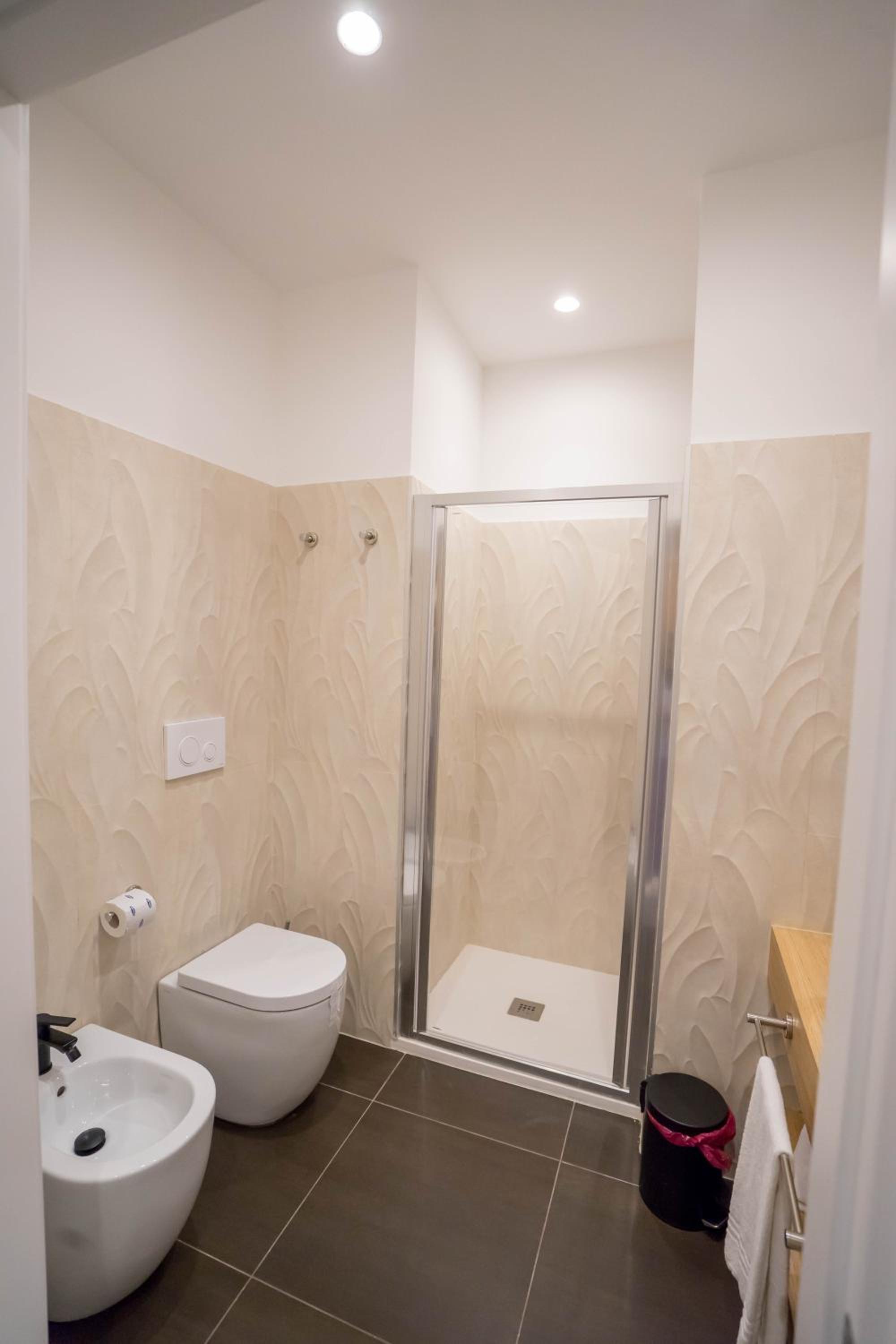 Suite with Balcony - Photo 4