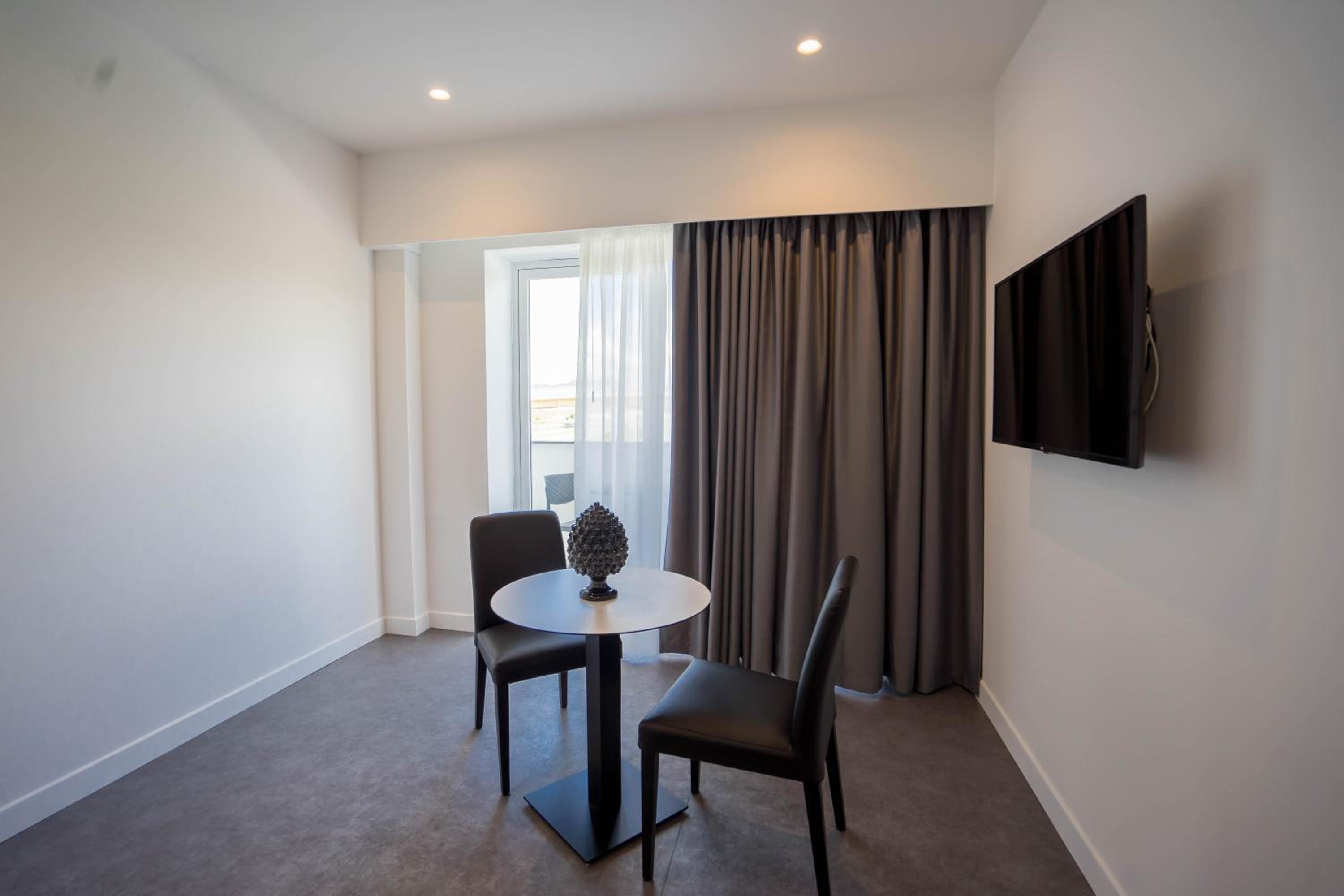 Suite with Balcony - Photo 17