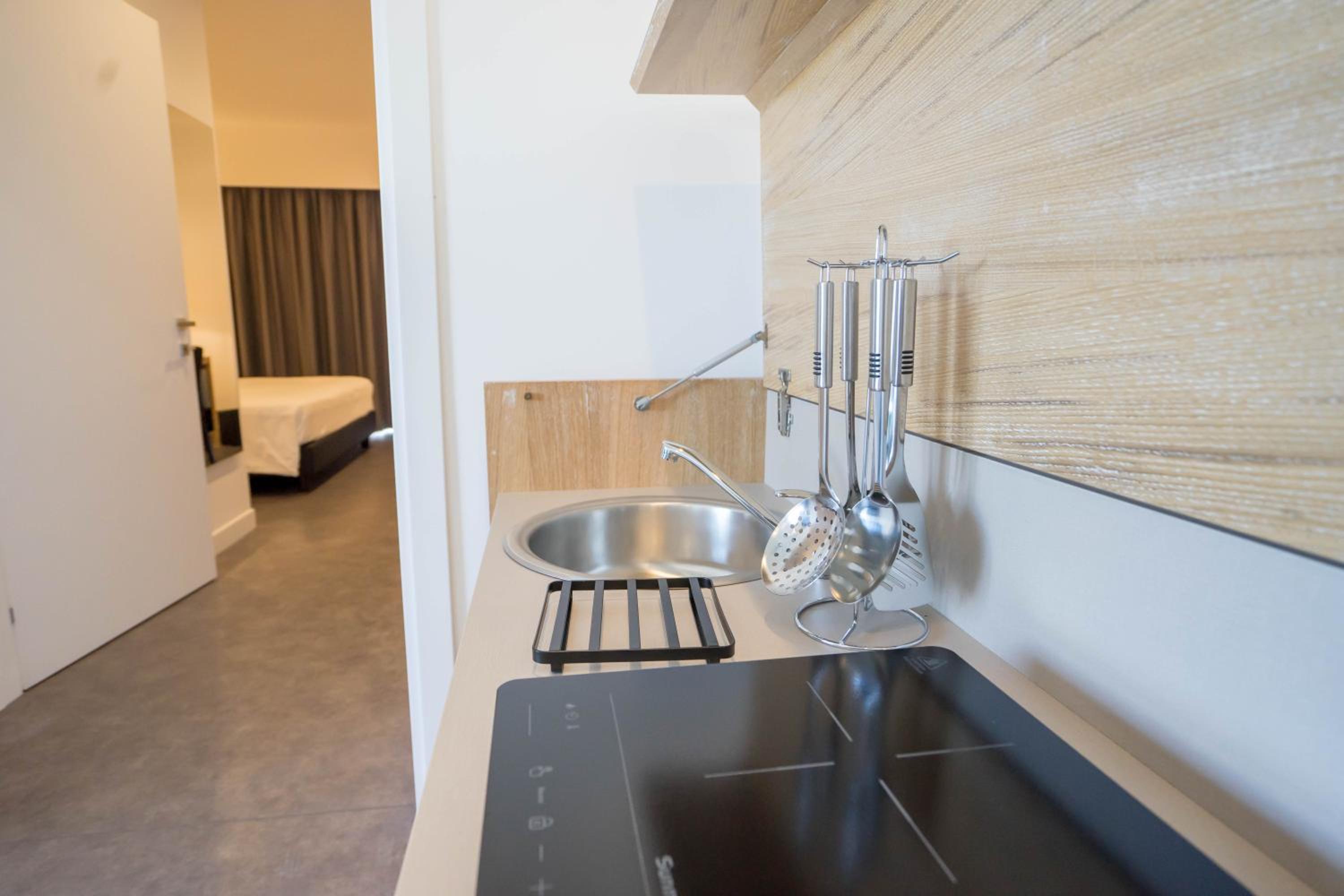 Suite with Balcony - Photo 16