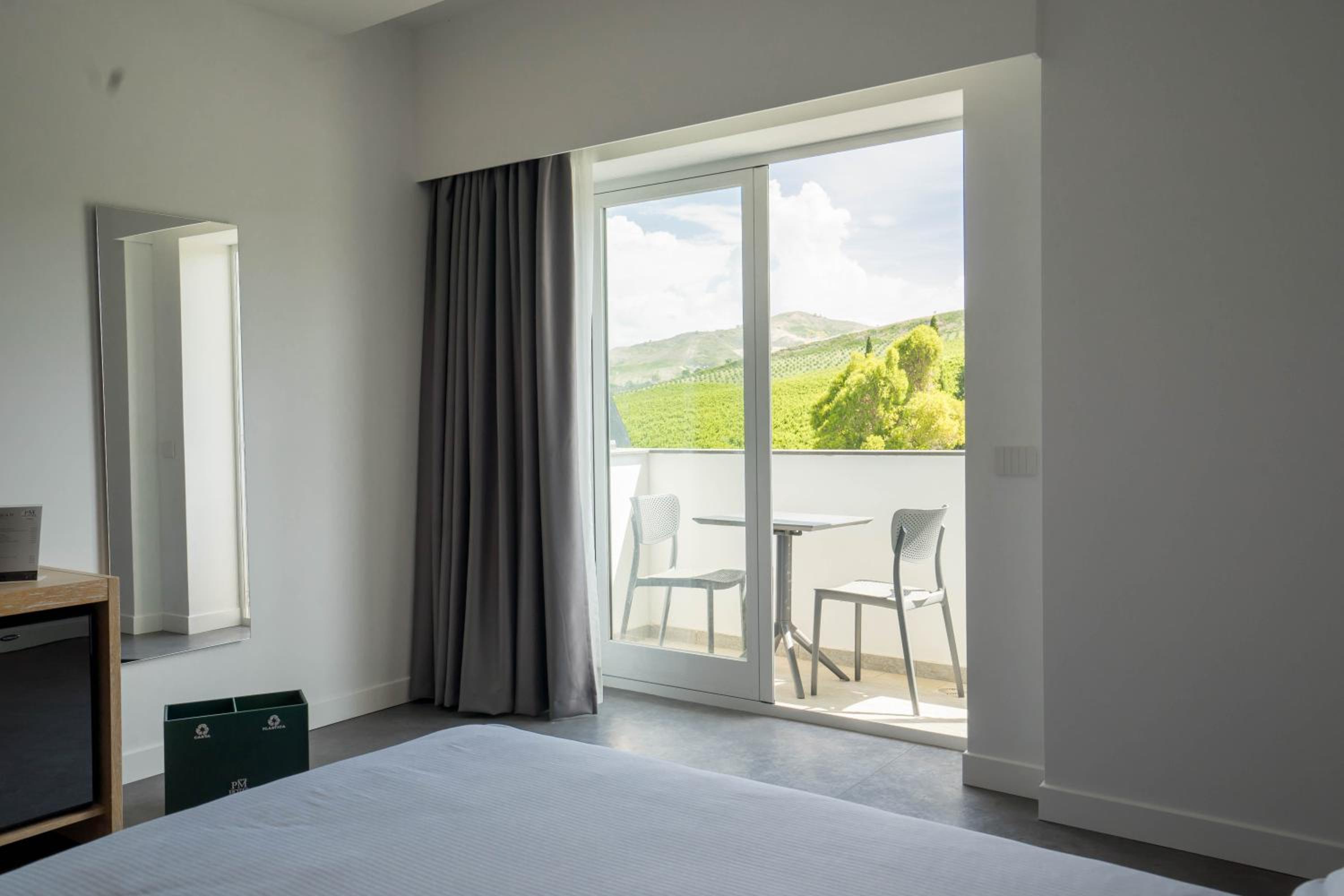 Double Room with Balcony - Photo 17