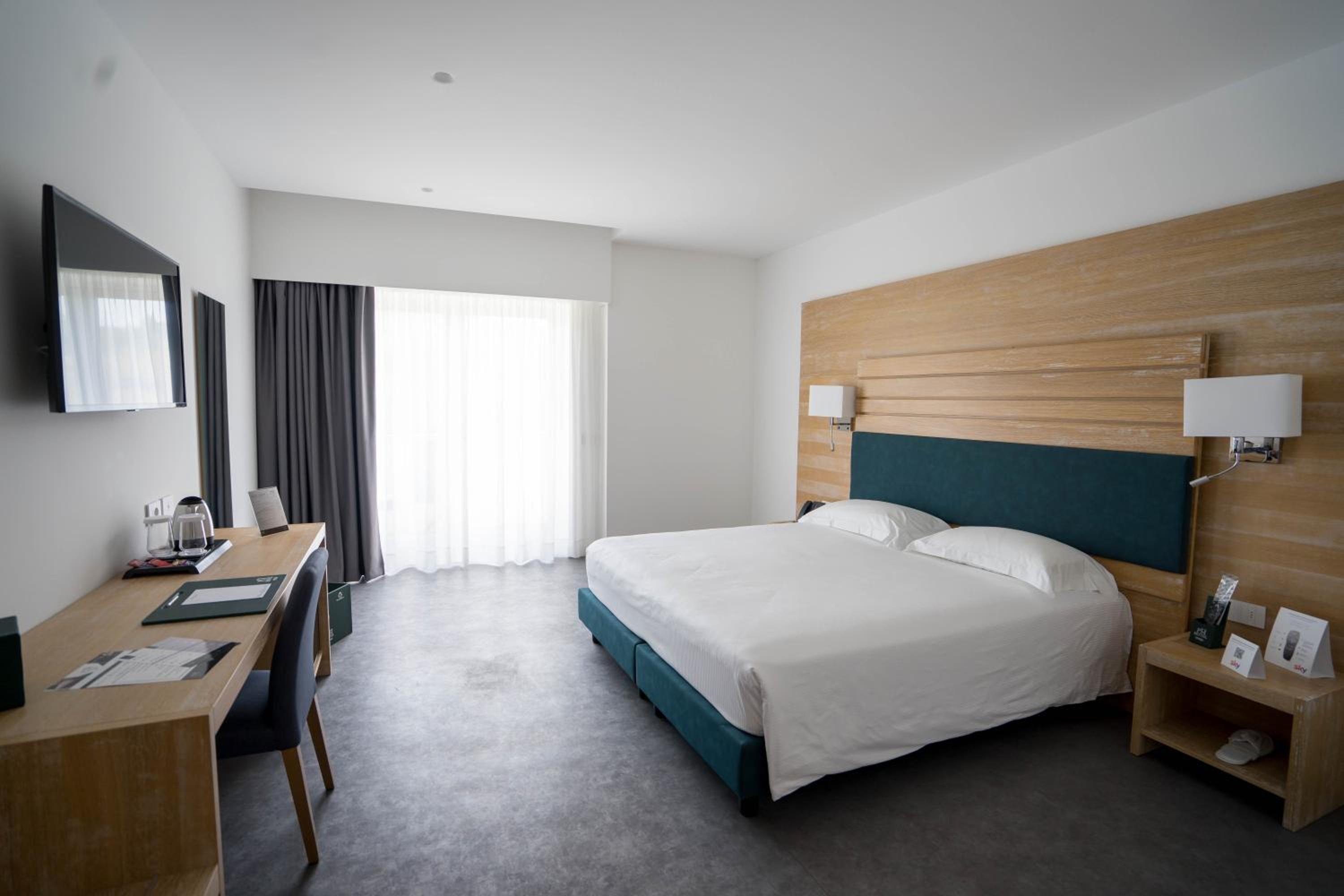Double Room with Balcony - Photo 2
