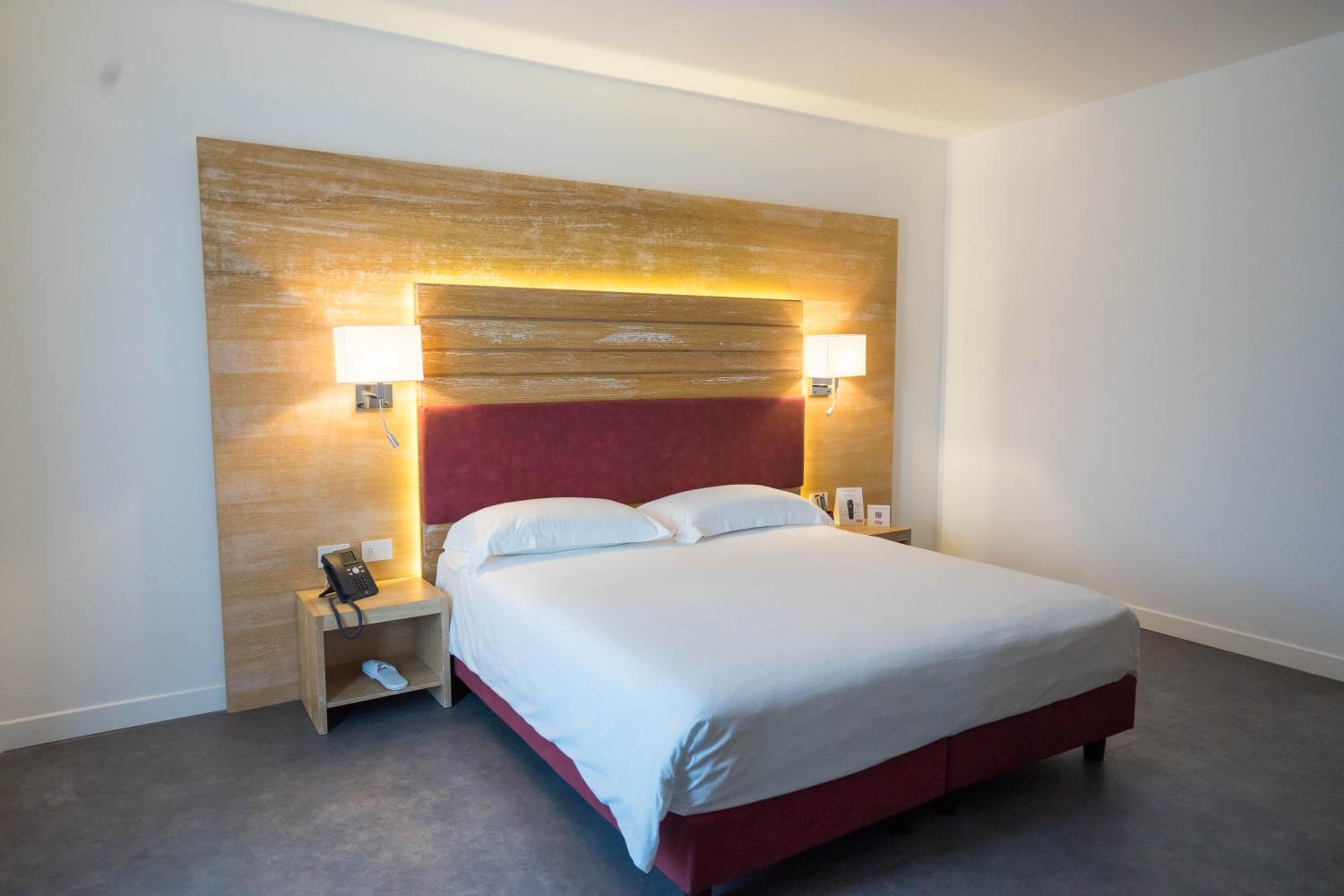 Double Room with Balcony - Photo 12
