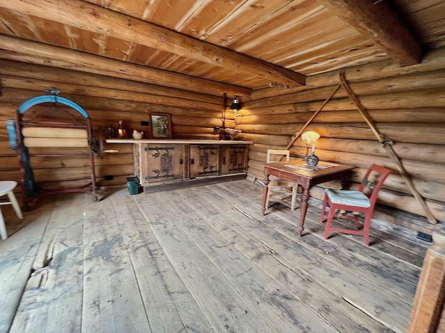 Traditional Barn photo 2