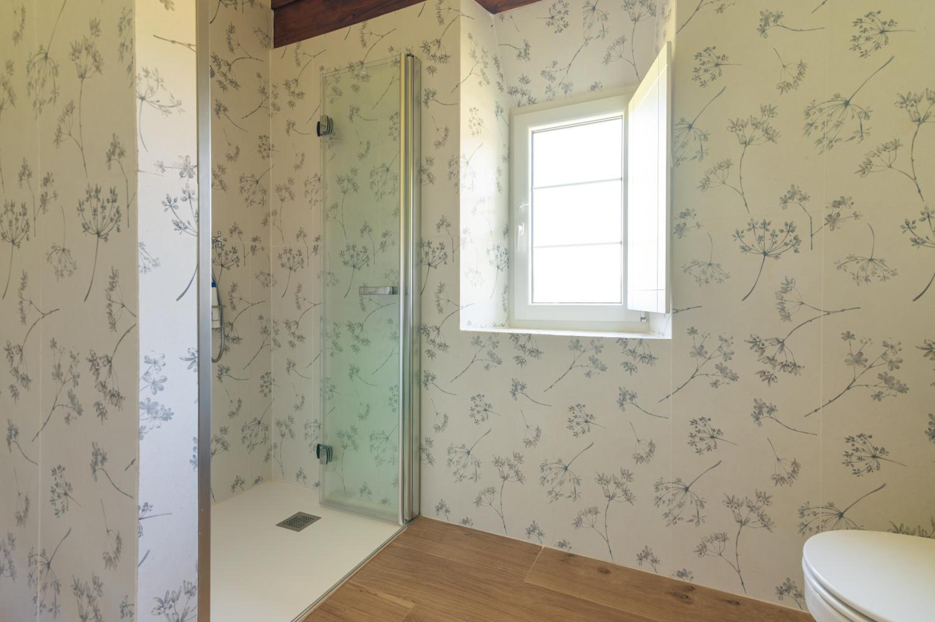 Three-Bedroom House photo 3