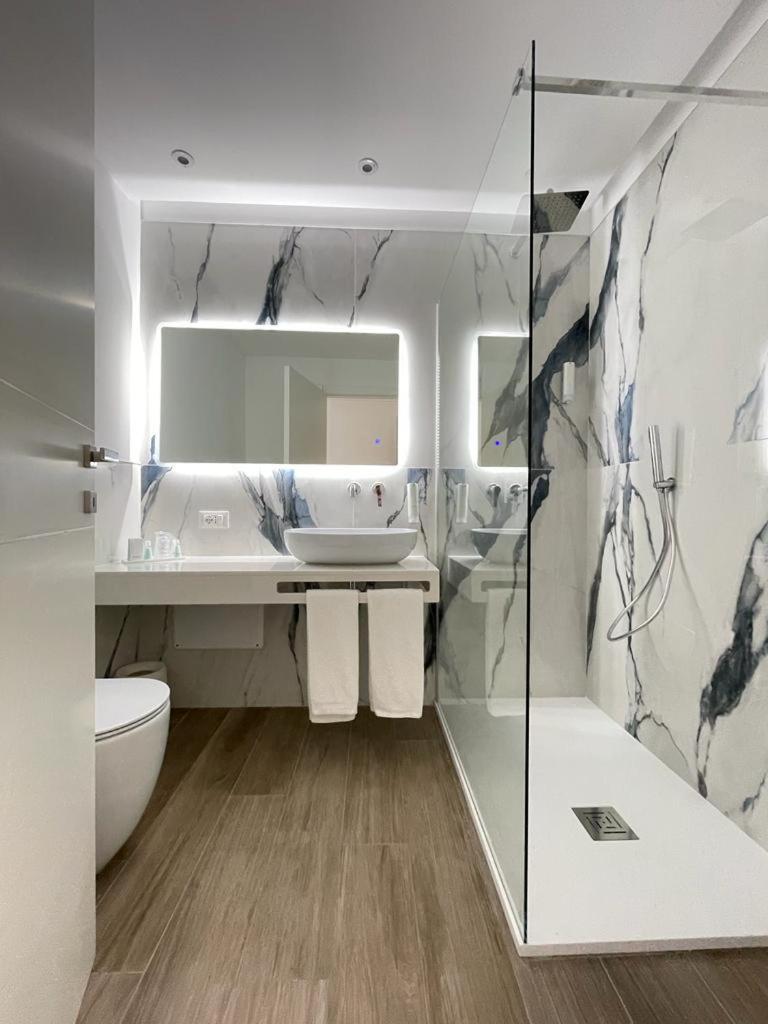 Deluxe Double or Twin Room with Sea View - Photo 2