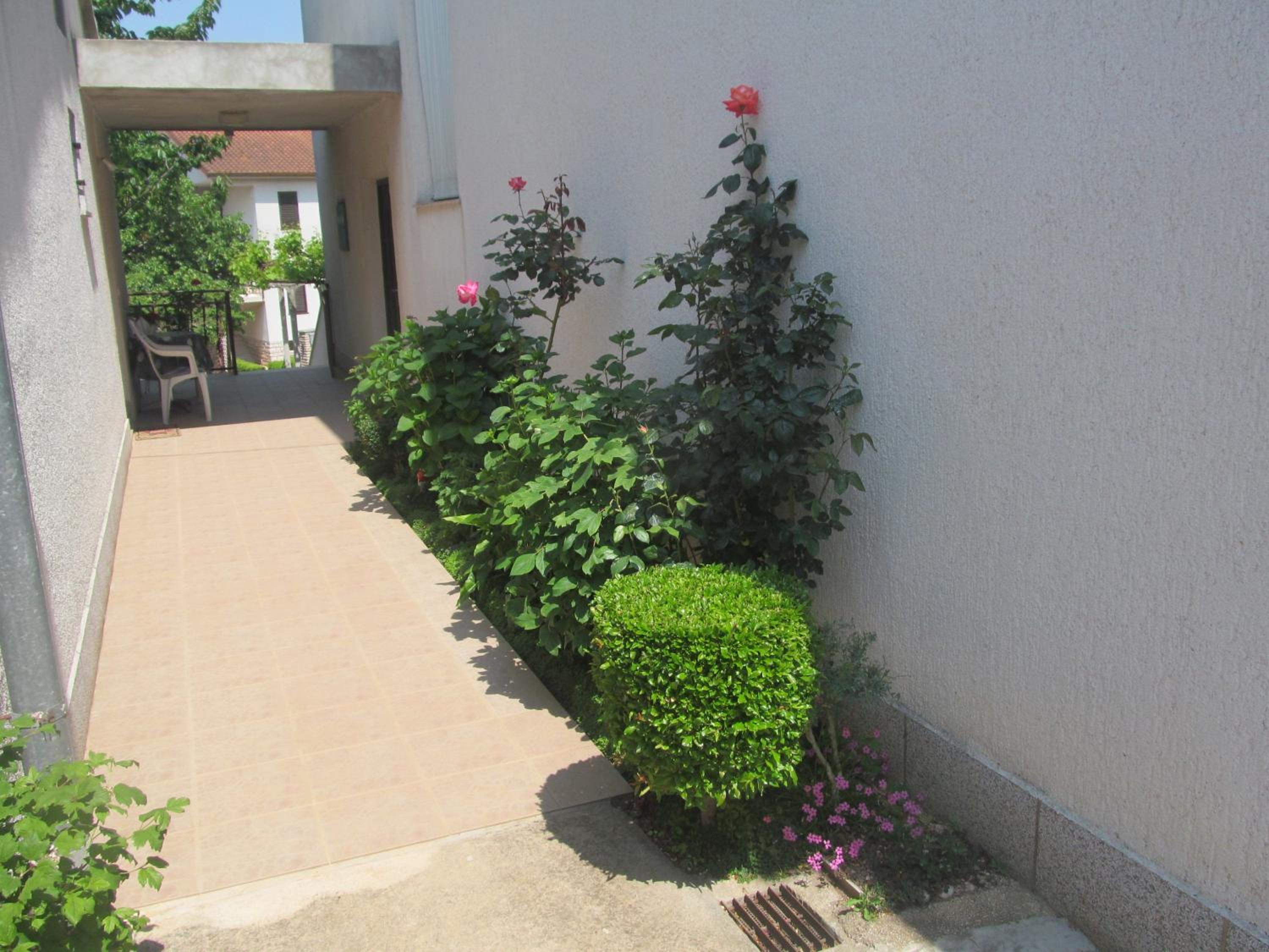 One-Bedroom Apartment with Terrace - Photo 17