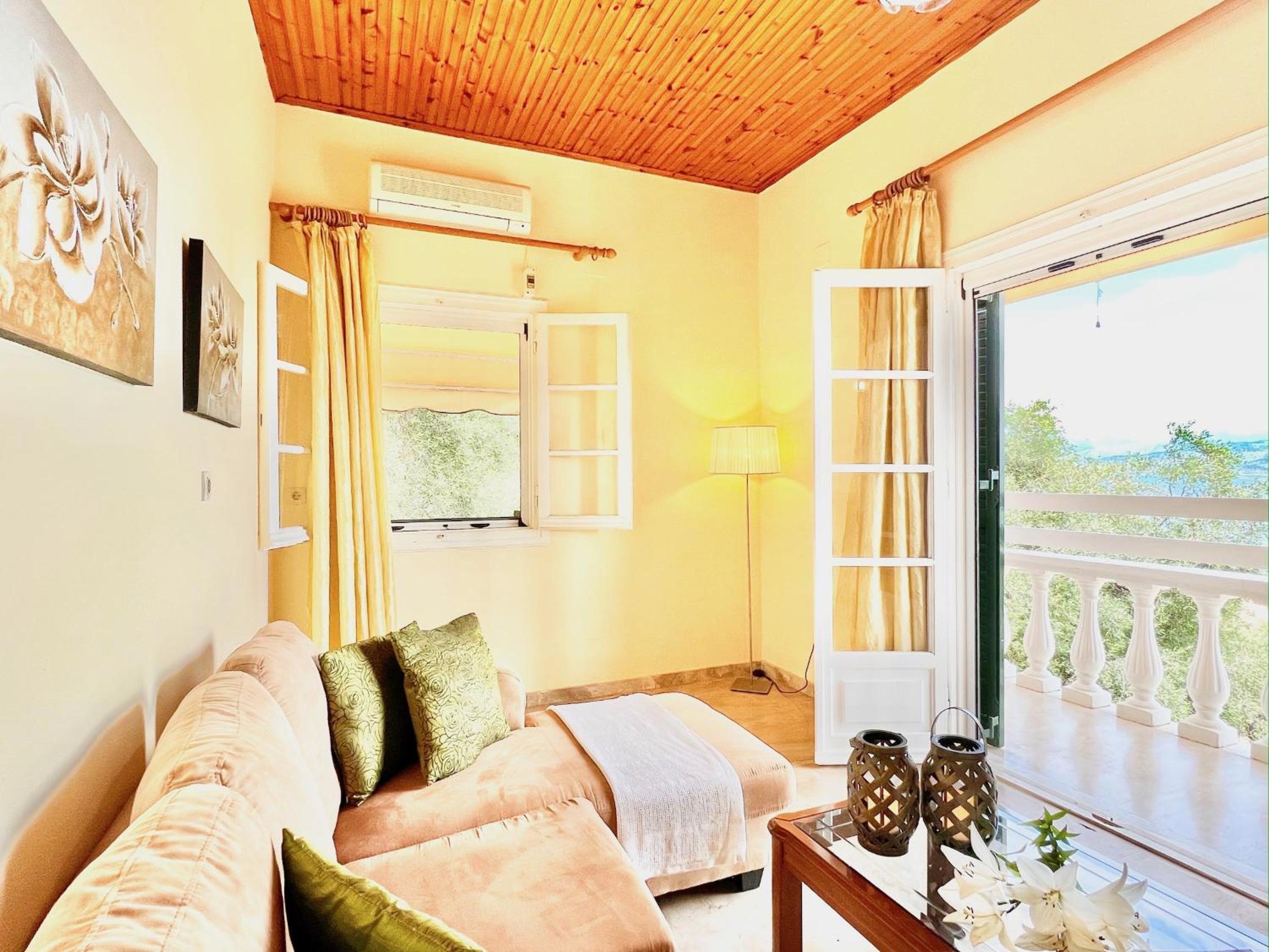 Eight-Bedroom Villa photo 1