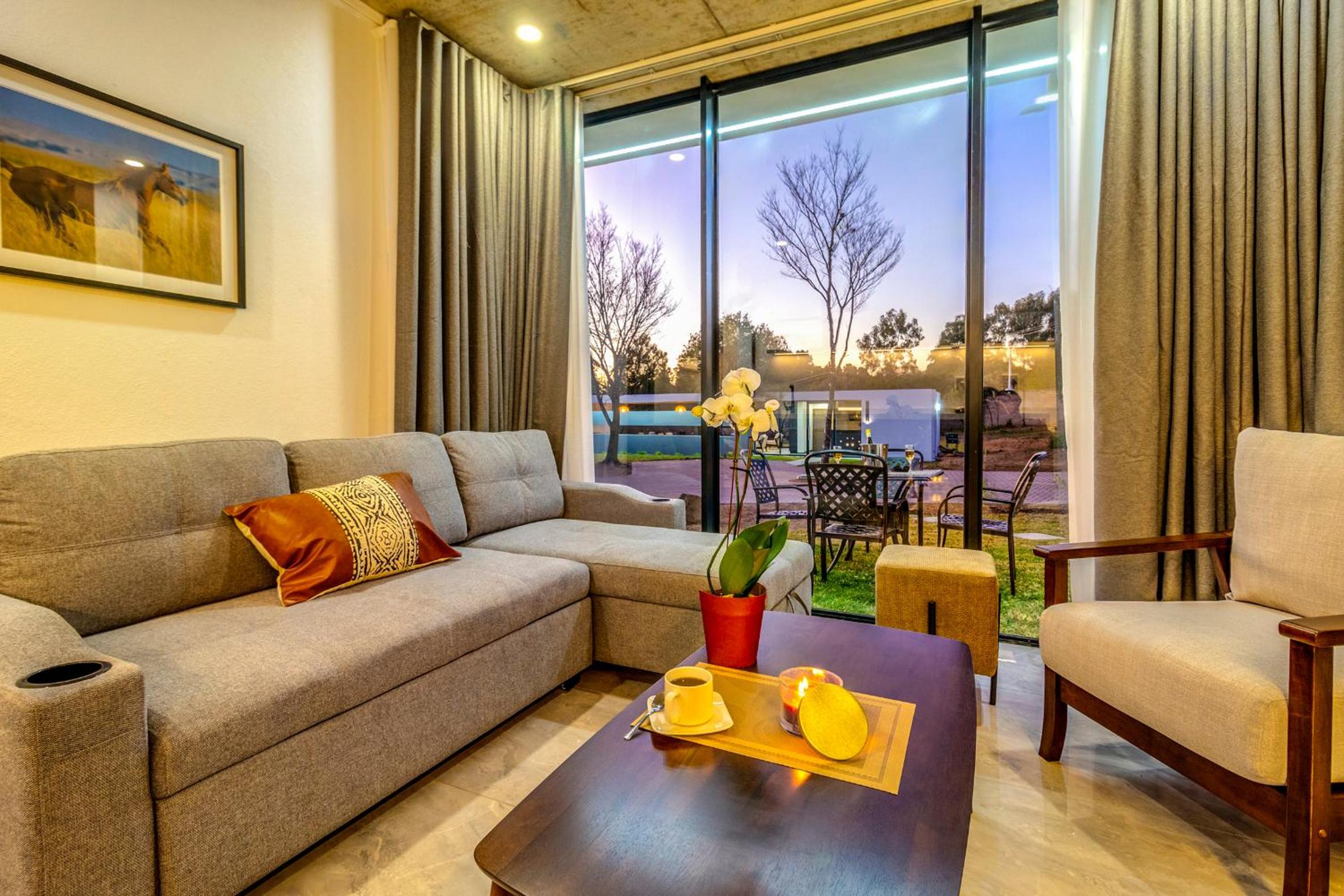Deluxe Suite - Photo 1