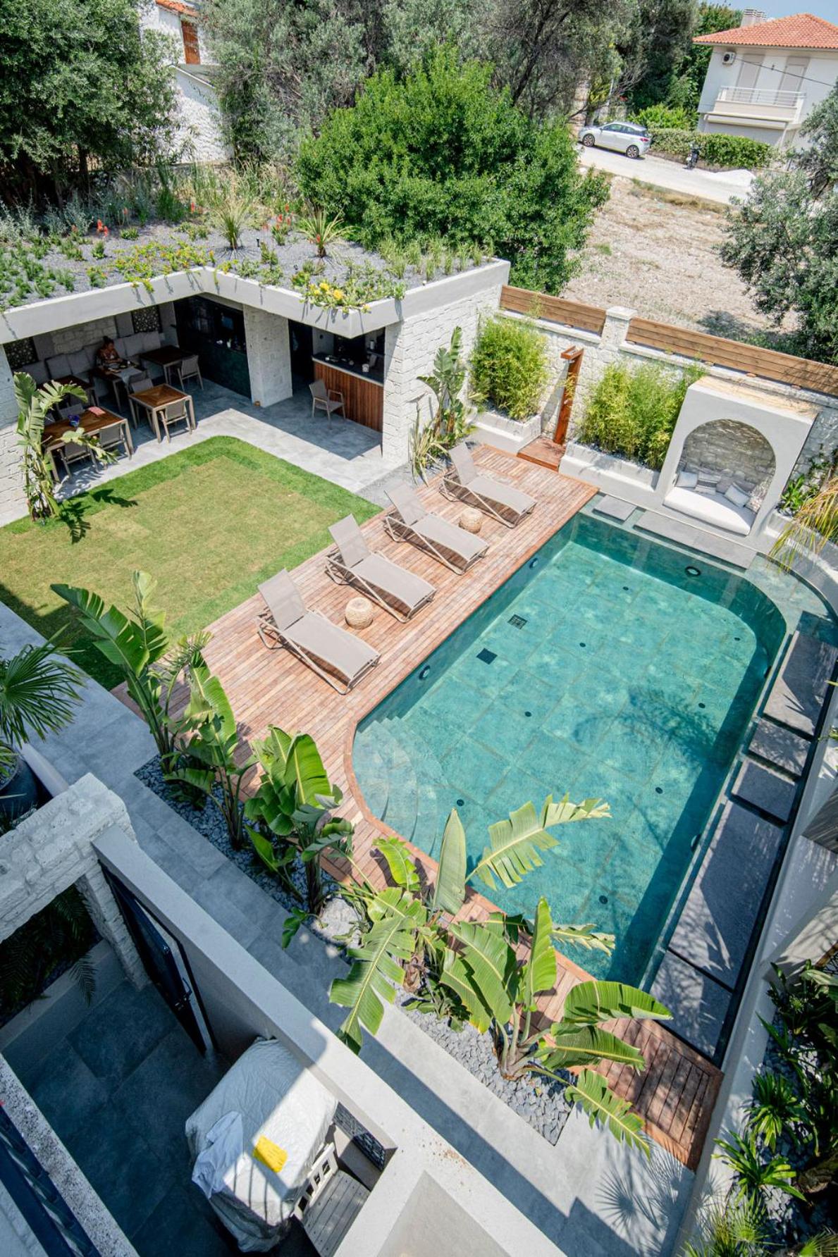 Queen Room with Pool View photo 2