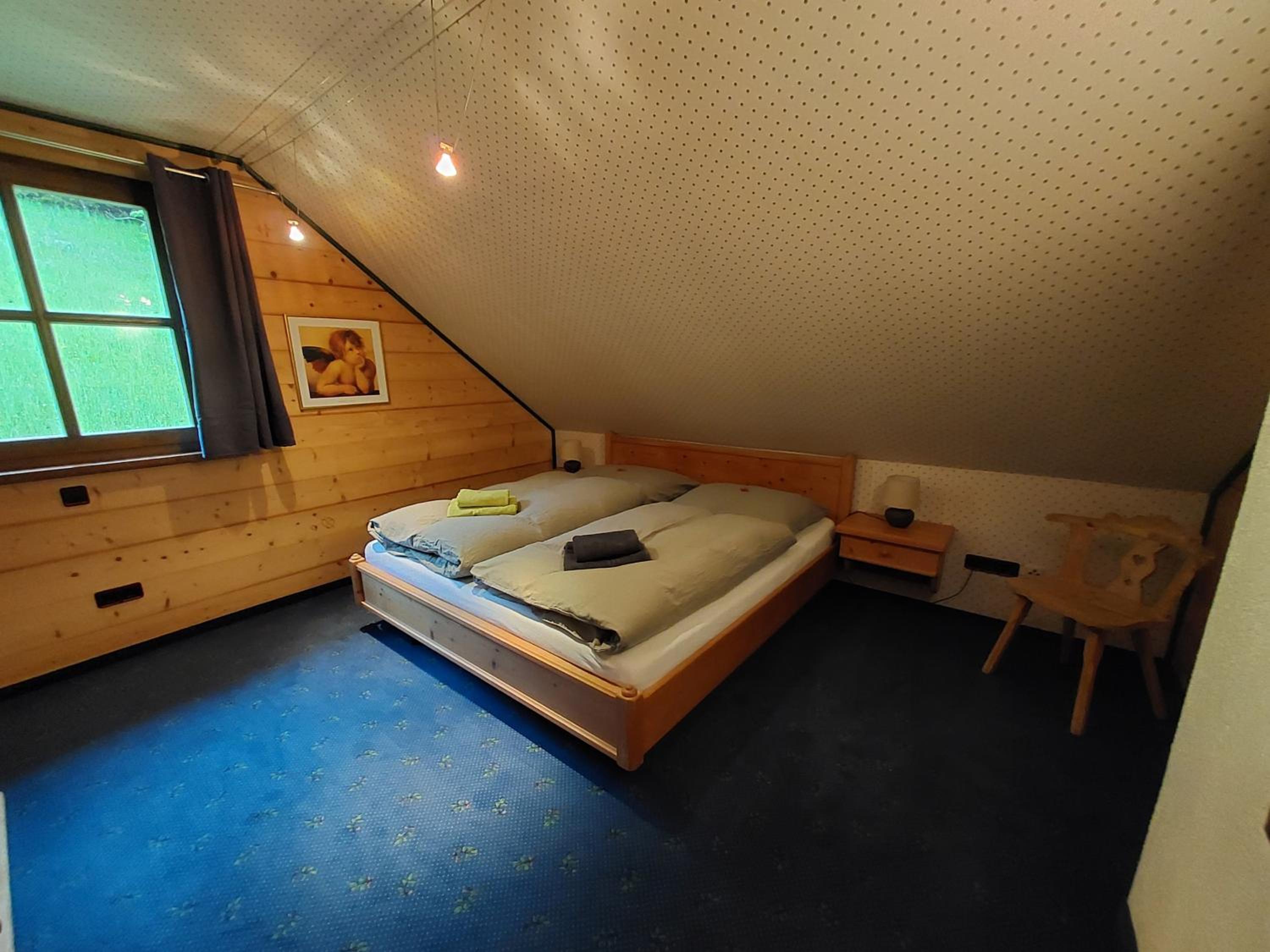 Five-Bedroom House photo 2