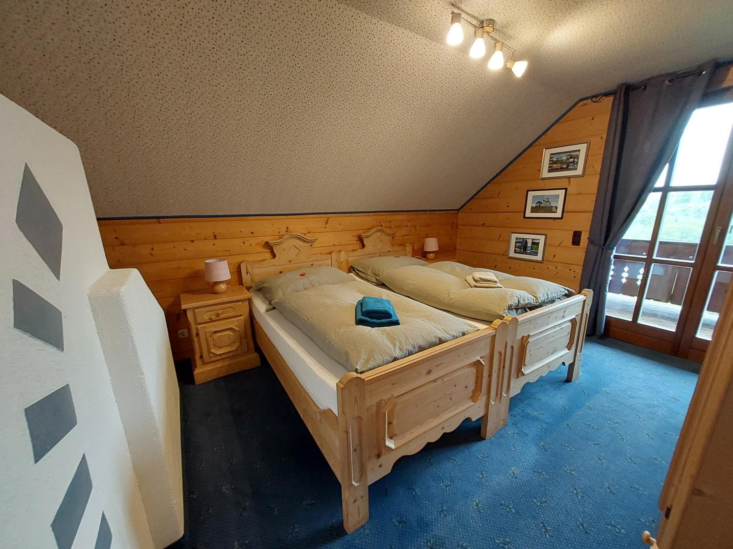 Five-Bedroom House photo 3