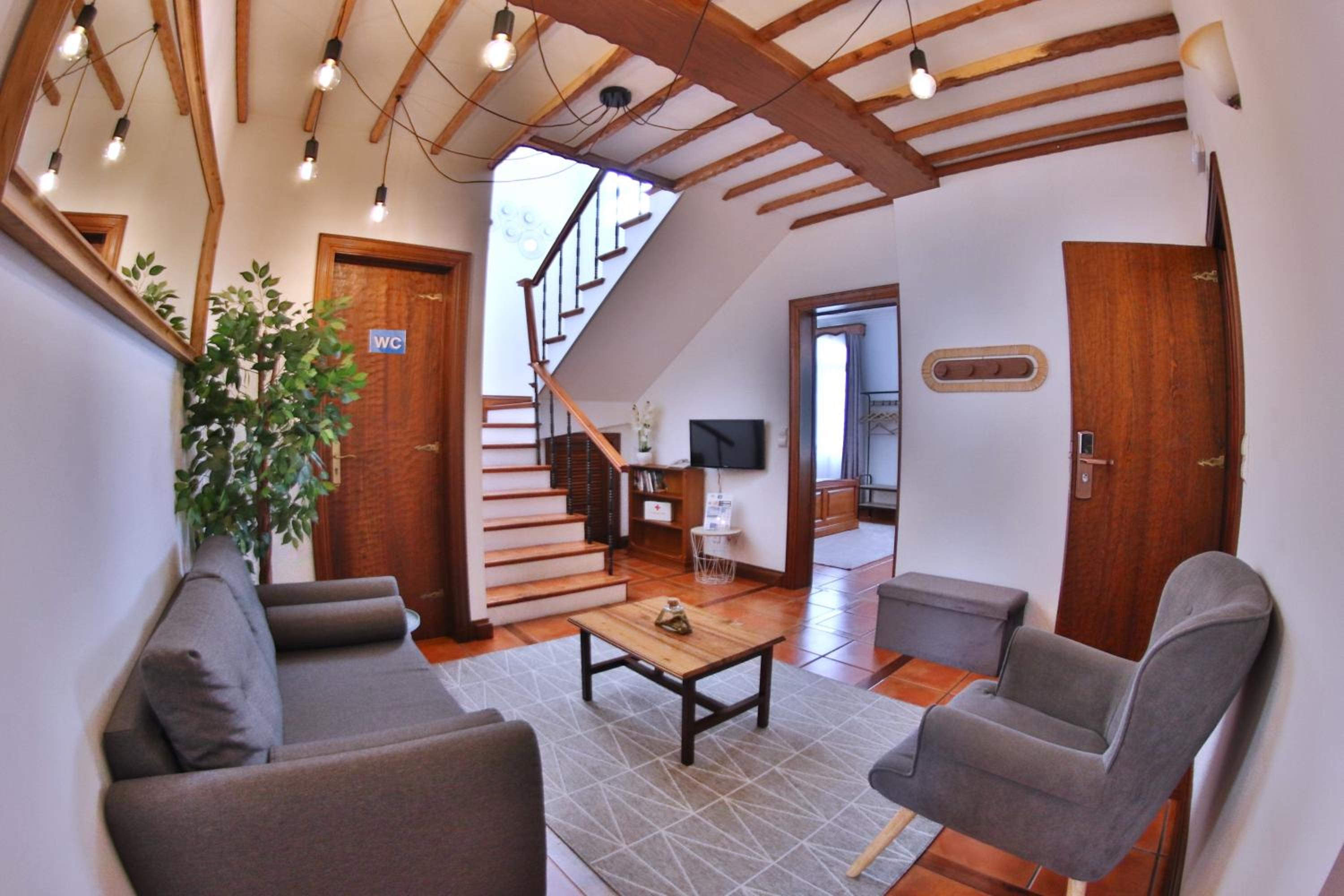 Superior One-Bedroom Apartment - Photo 1