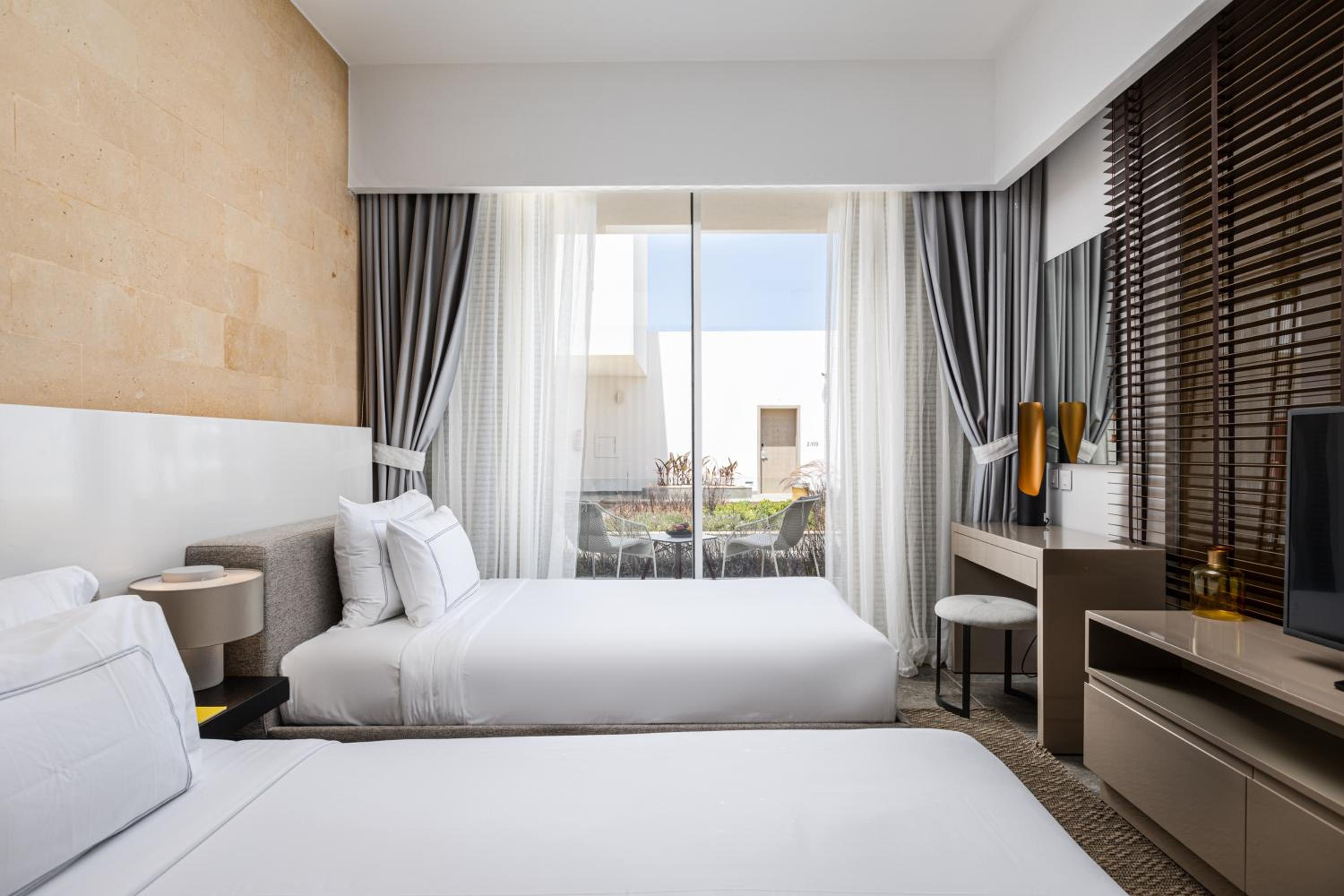 Deluxe Standard Room – Twin Bed - Photo 3