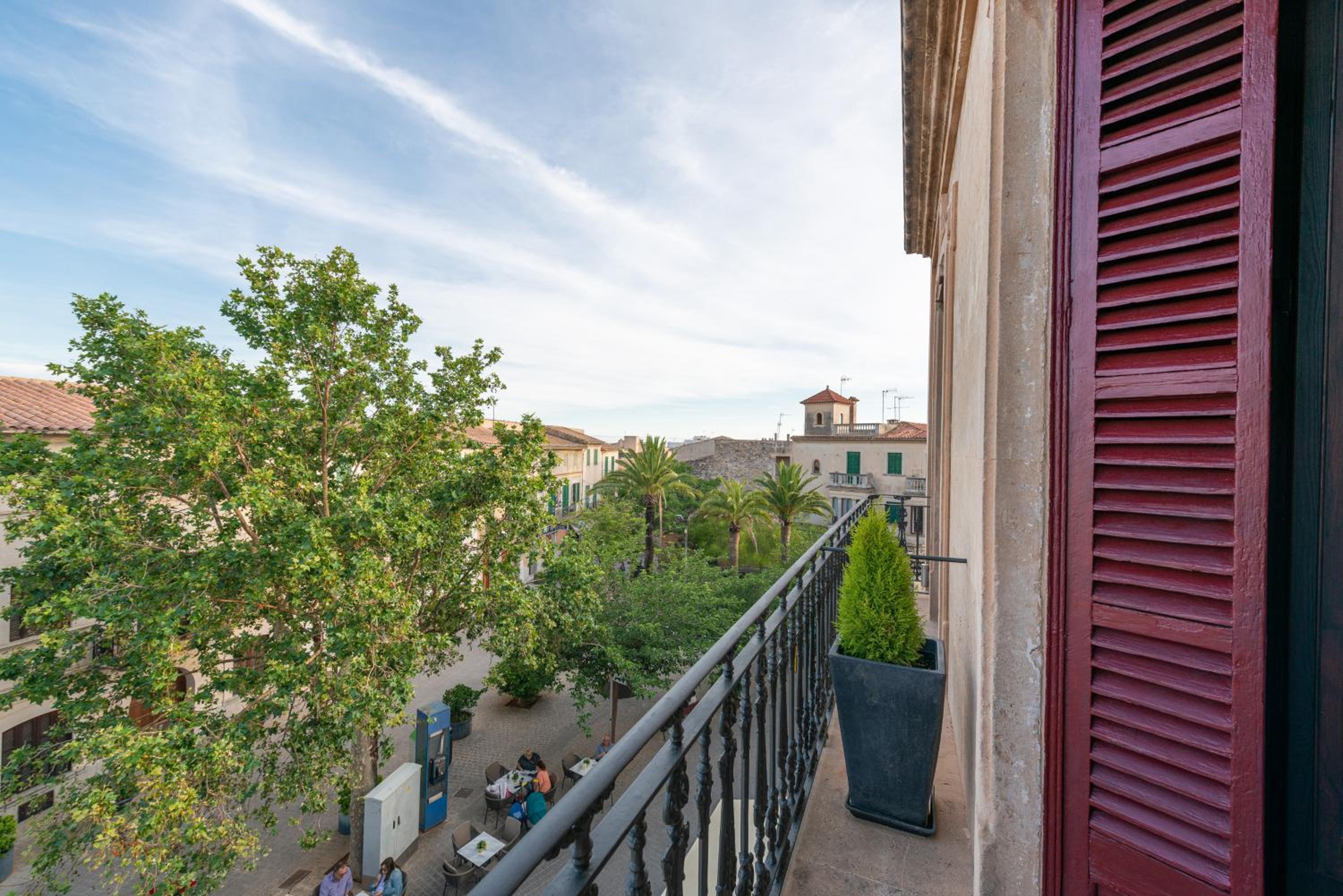 Deluxe Double Room with Balcony photo 2