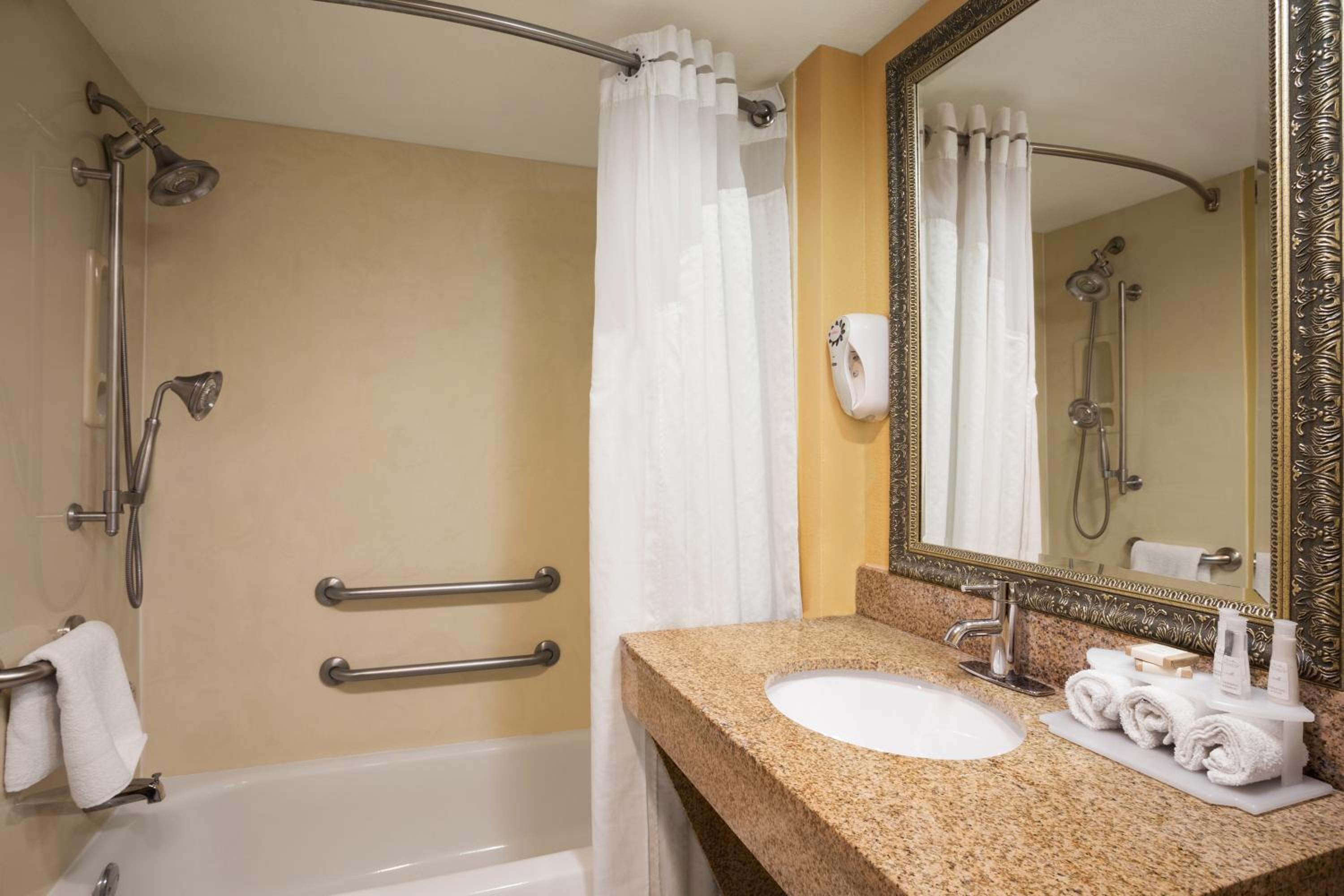 King Room - Disability Access/Non-Smoking - Photo 4
