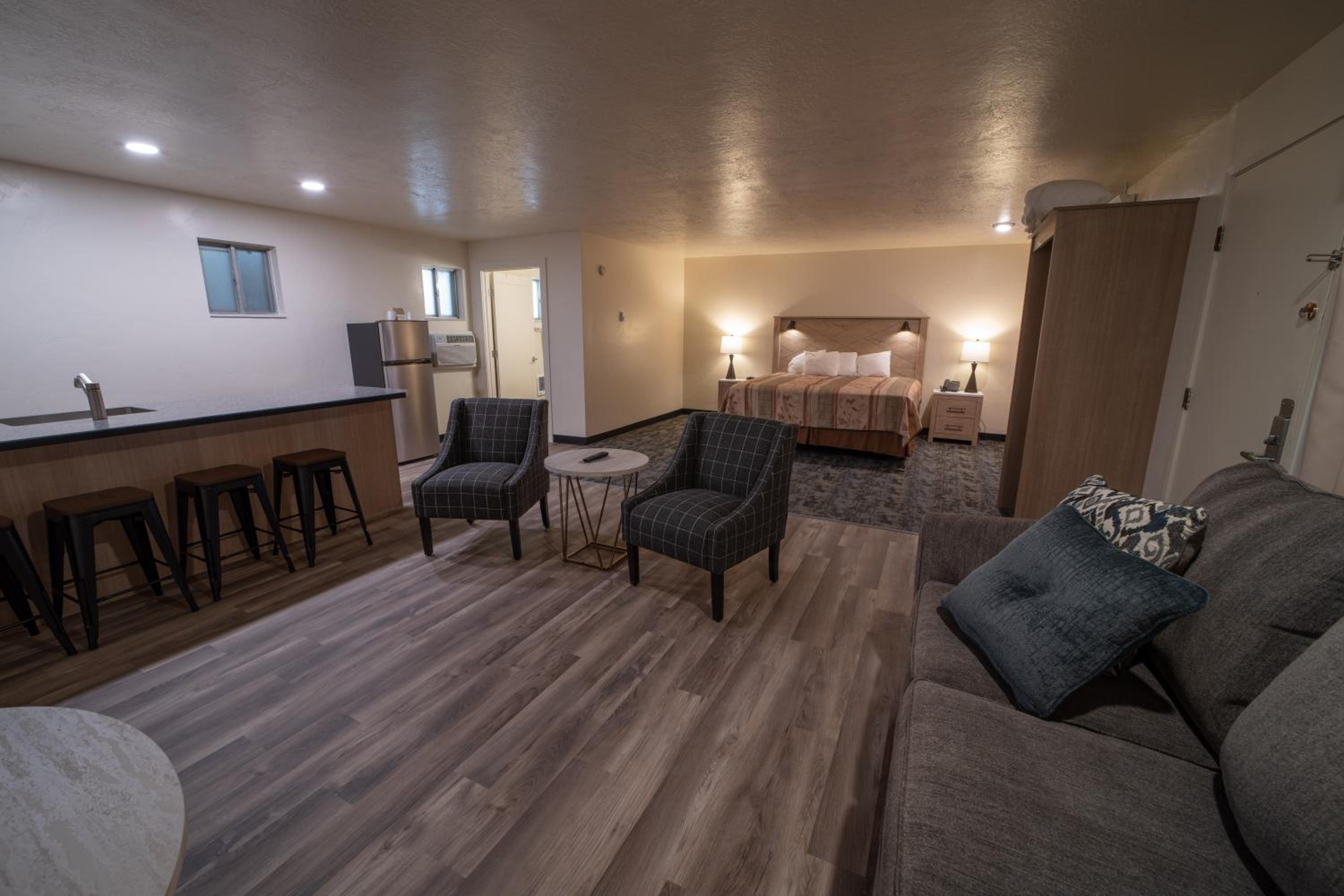 Standard Suite - Photo 3