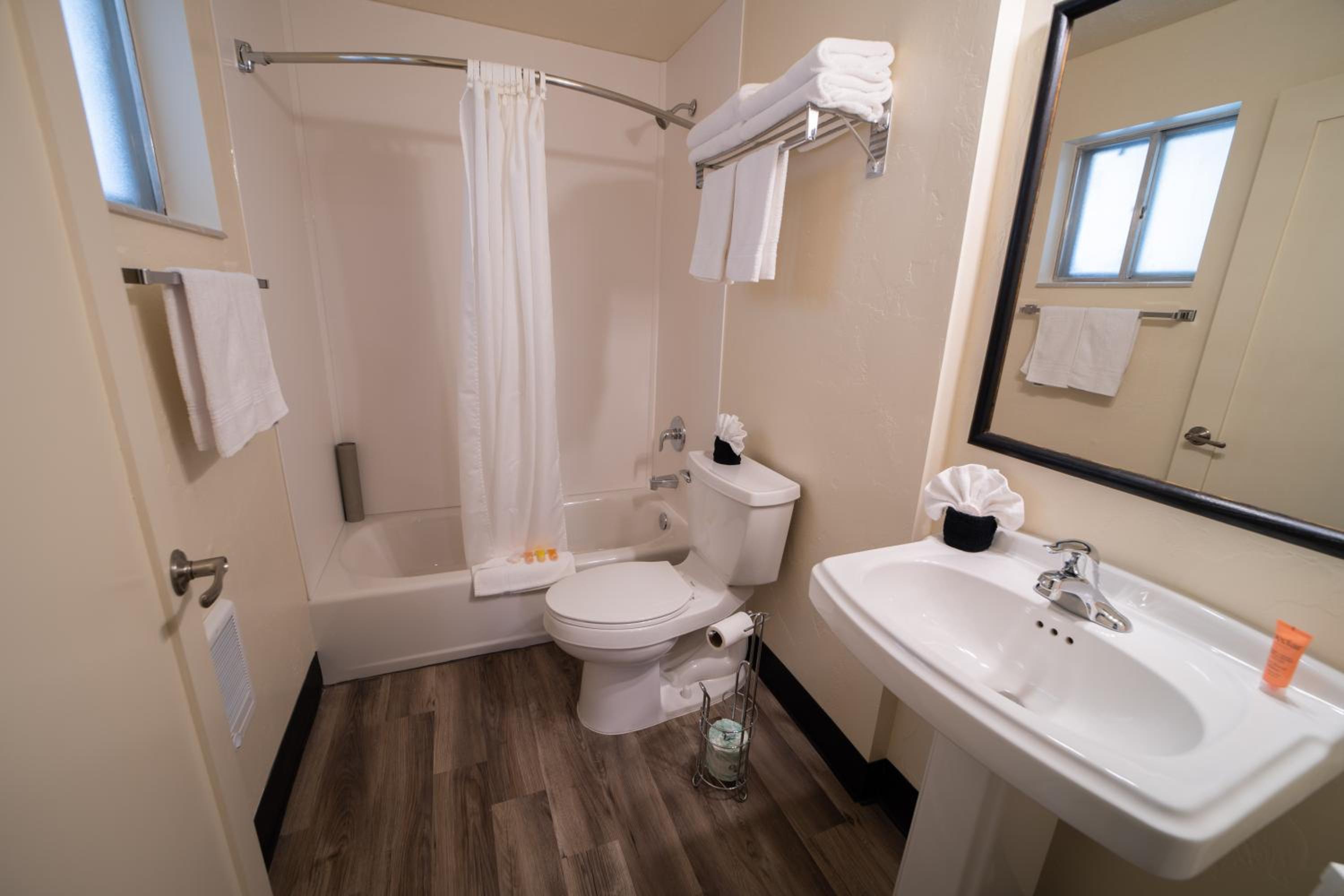 Standard Suite - Photo 2