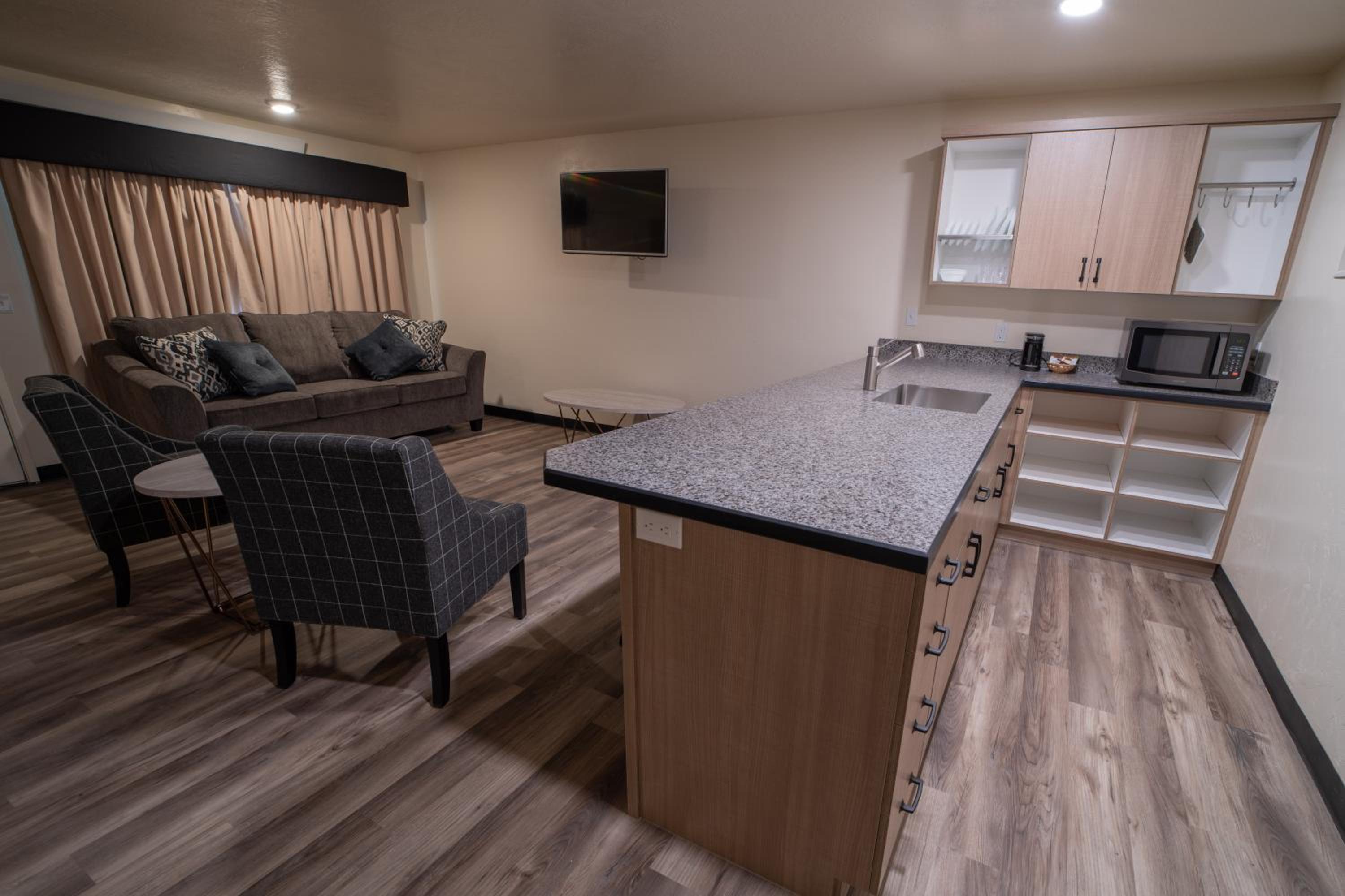 Standard Suite - Photo 1