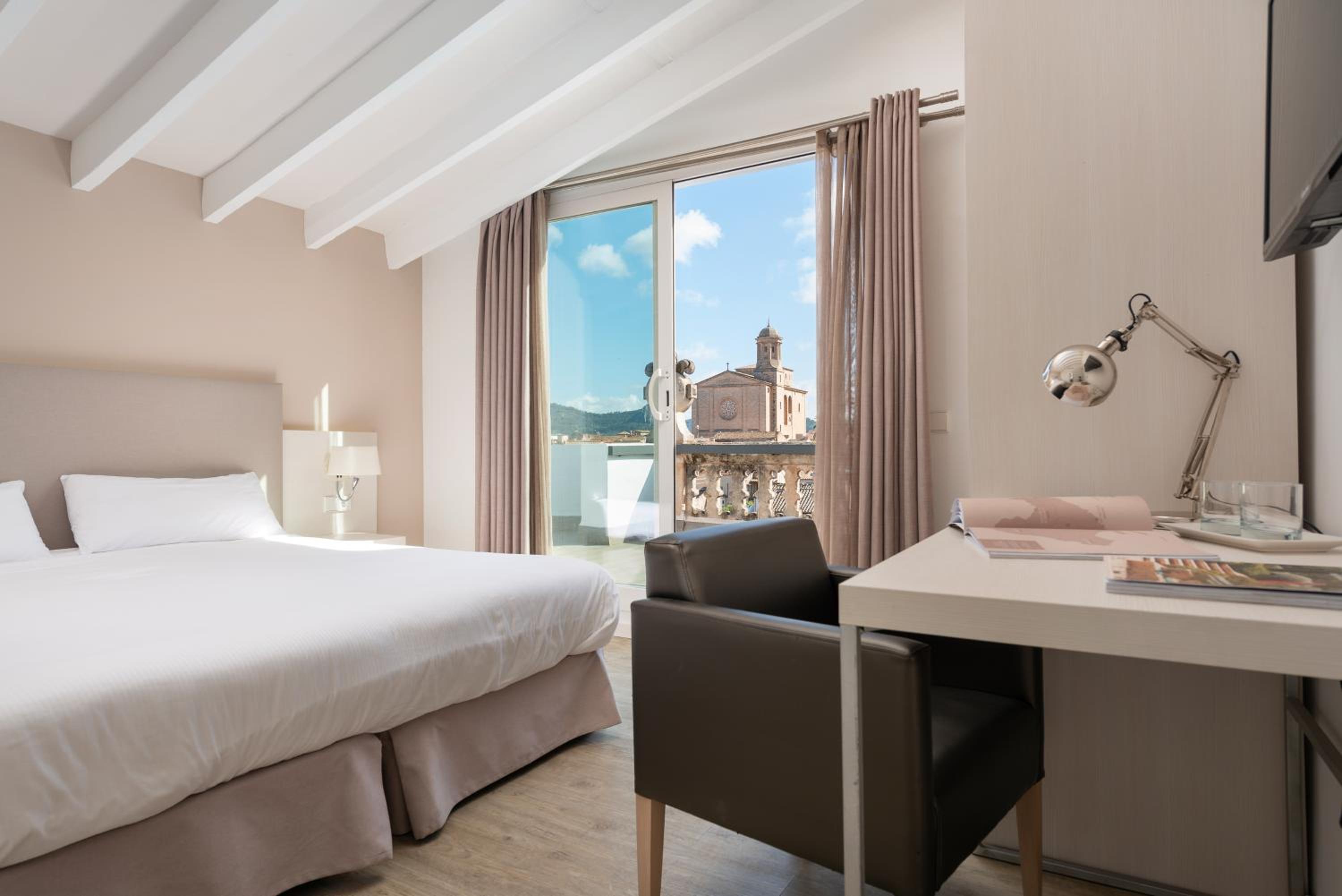 Deluxe Double Room with Terrace - Photo 4