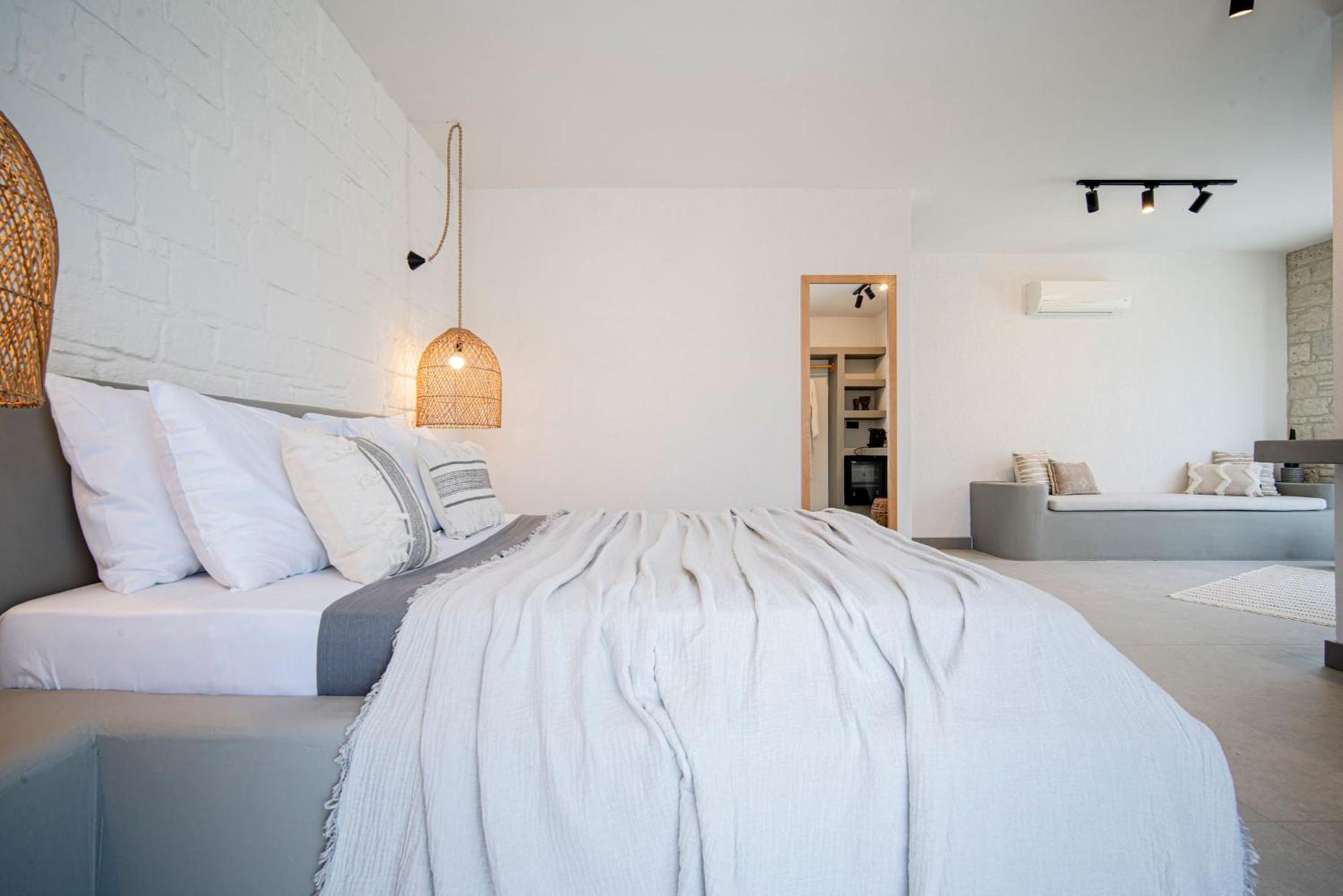 Deluxe Double Room with Balcony photo 3
